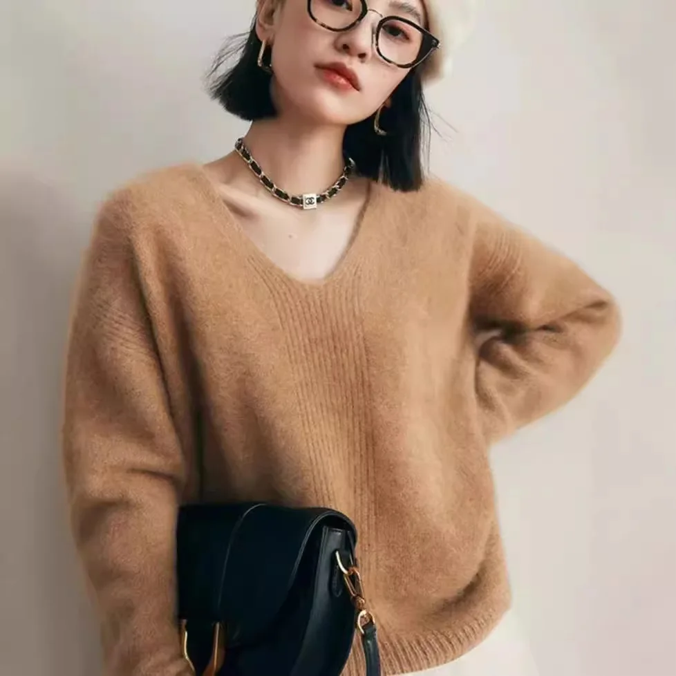 

Loose Fit Autumn Winter Fashion Show Style Comfortable Soft No-iron Treatment Woolen Pure Wool V-neck Sweater Wide Shoulder