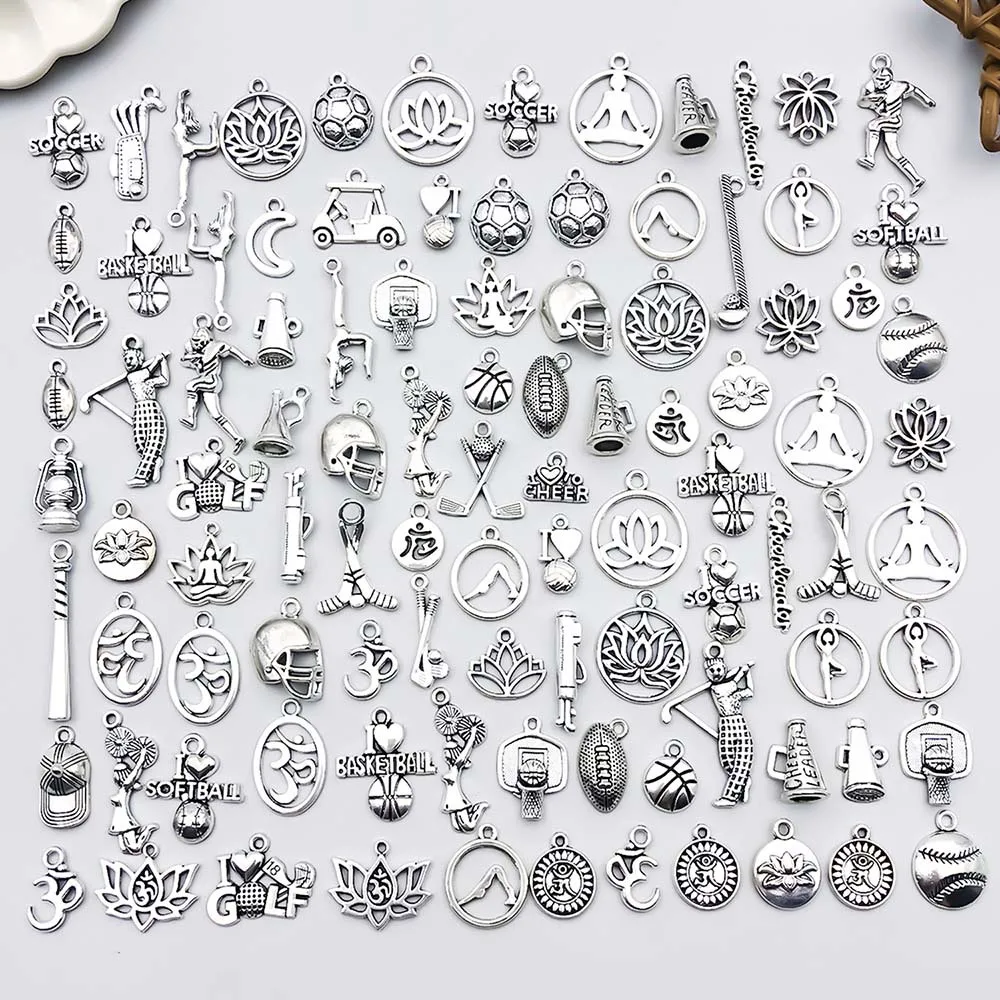 100 unids/lote, juegos de pelota chapados antiguos mezclados, dijes deportivos, colgantes de béisbol, fútbol y baloncesto para hacer hallazgos de joyería DIY