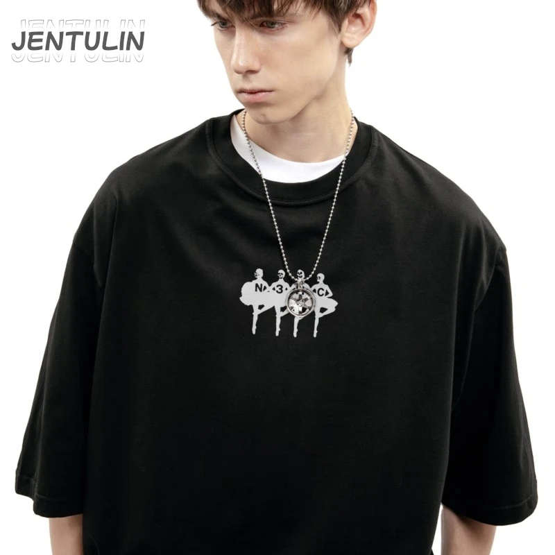 Harajuku الشارع الشهير الرجال التي شيرت بحيرة البجع الجرافيك إلكتروني طباعة المتضخم الهيب هوب Y2k الكورية القوطي ملابس قصيرة الأكمام ريترو