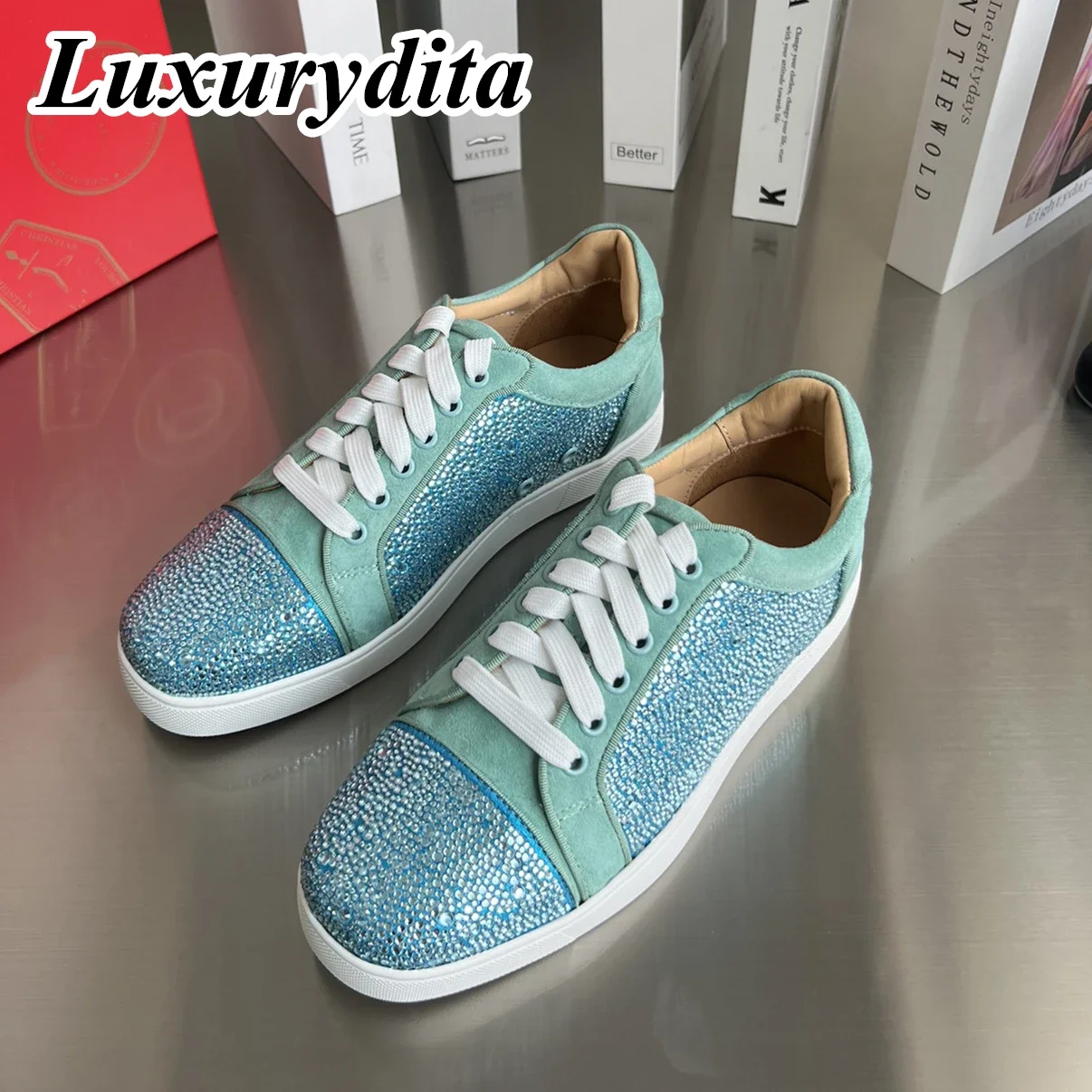 

Top Quality Womens Trendy Casual Sneakers Luxury Mens Real Leather Tennis Shoes Designr Red Sole Tide Lovers Rivet Shoes HJ1135