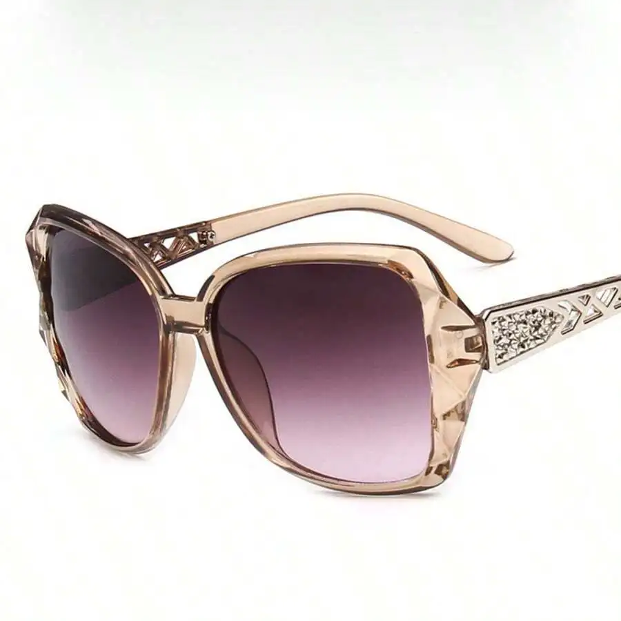 This Four-Piece Women's Eyewear Set Features An Elegant And Retro Oversized Frame Design, Making It Suitable For Various