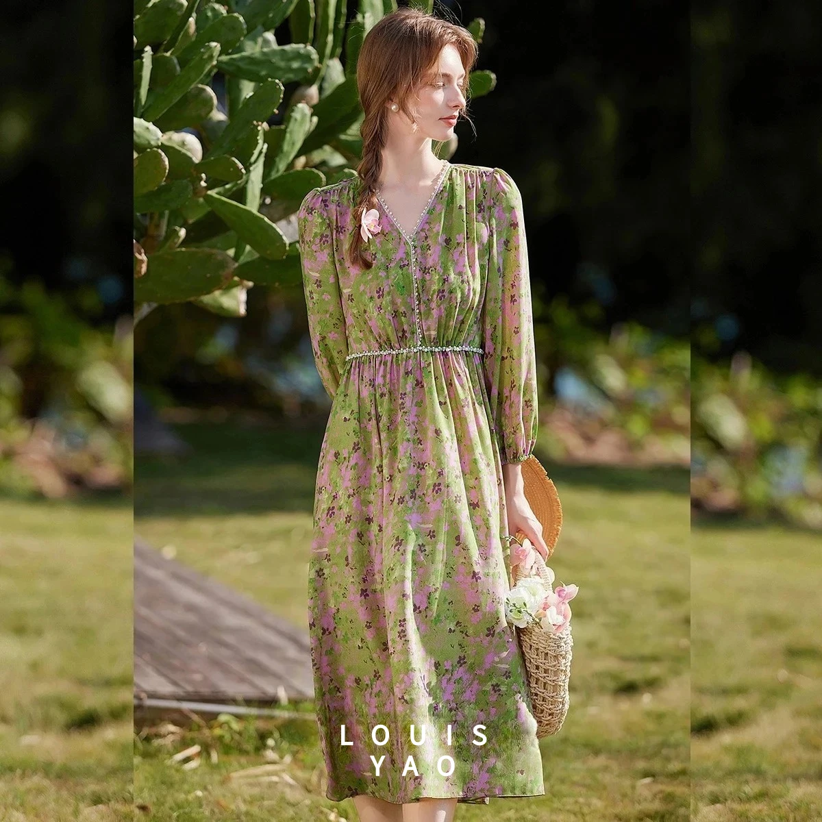 

LOUISYAO Design Beaded Chain V-Neck Long Dress 2025 Spring Printed Slim Bubble Sleeve Women's Dresses Chic Street Wear