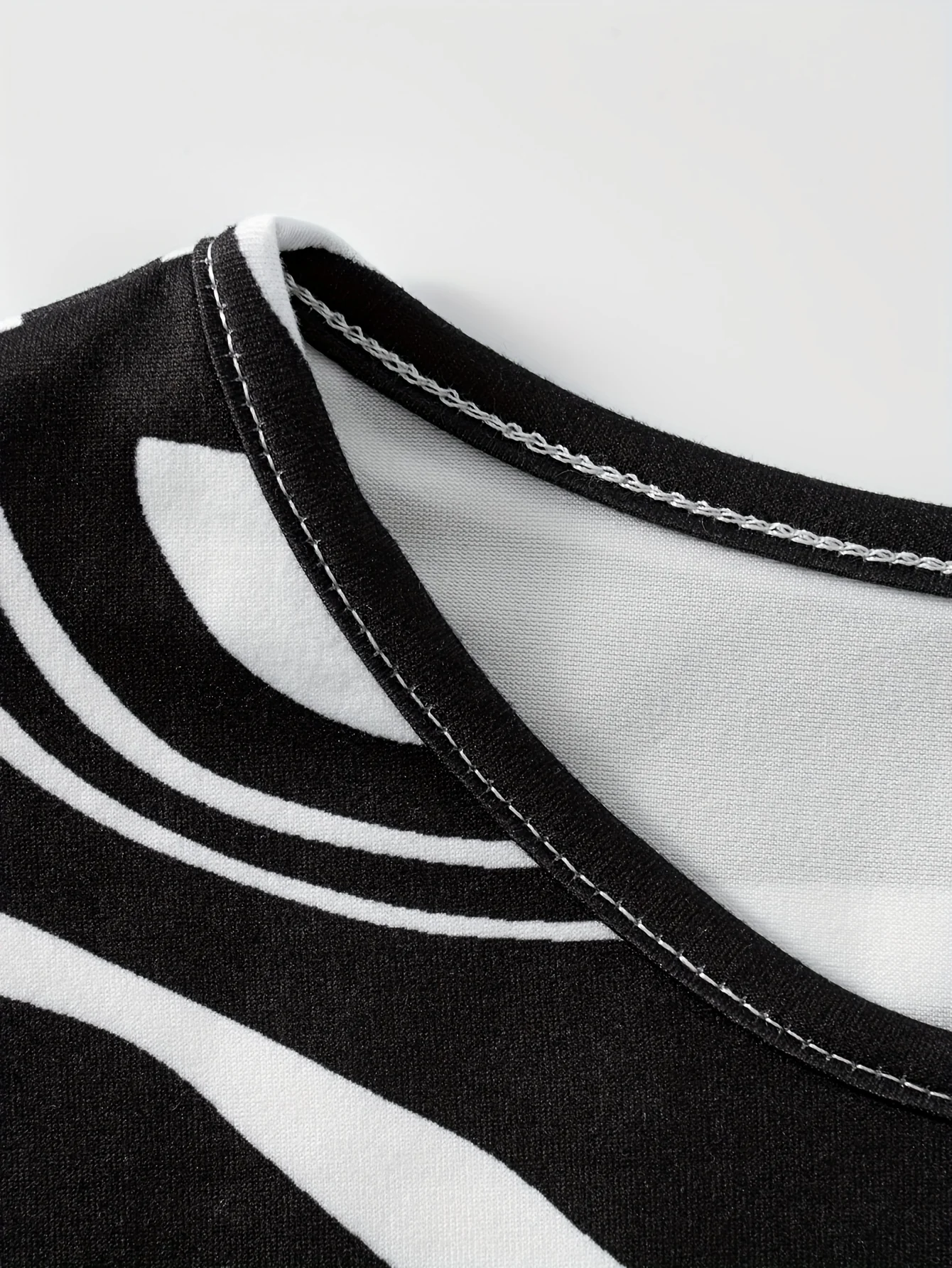 Printed Design Black White Marble Swirl Print Round Neck Long Sleeve Maxi Dress view 6