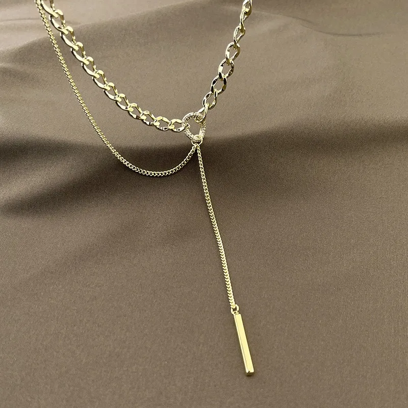 O novo colar de corrente geométrica de aço de titânio é um acessório elegante de borla dupla para roupas femininas