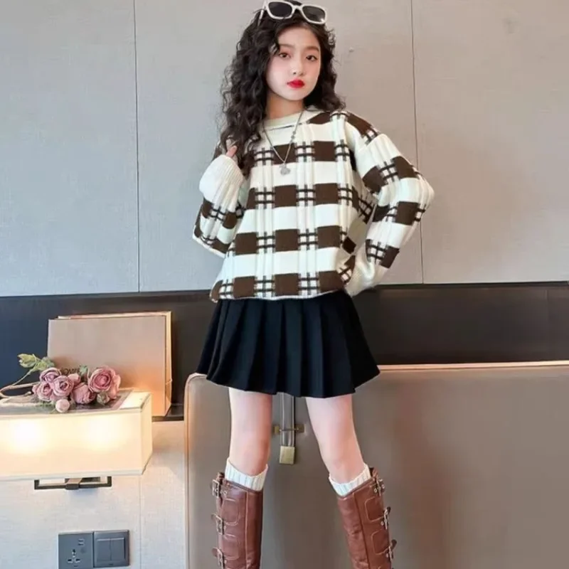 2025 New Korean-inspired Kids' Checkered Floral Sweater - Warm Round Neck Knitwear for Toddler Girls, Cozy Winter Outfit