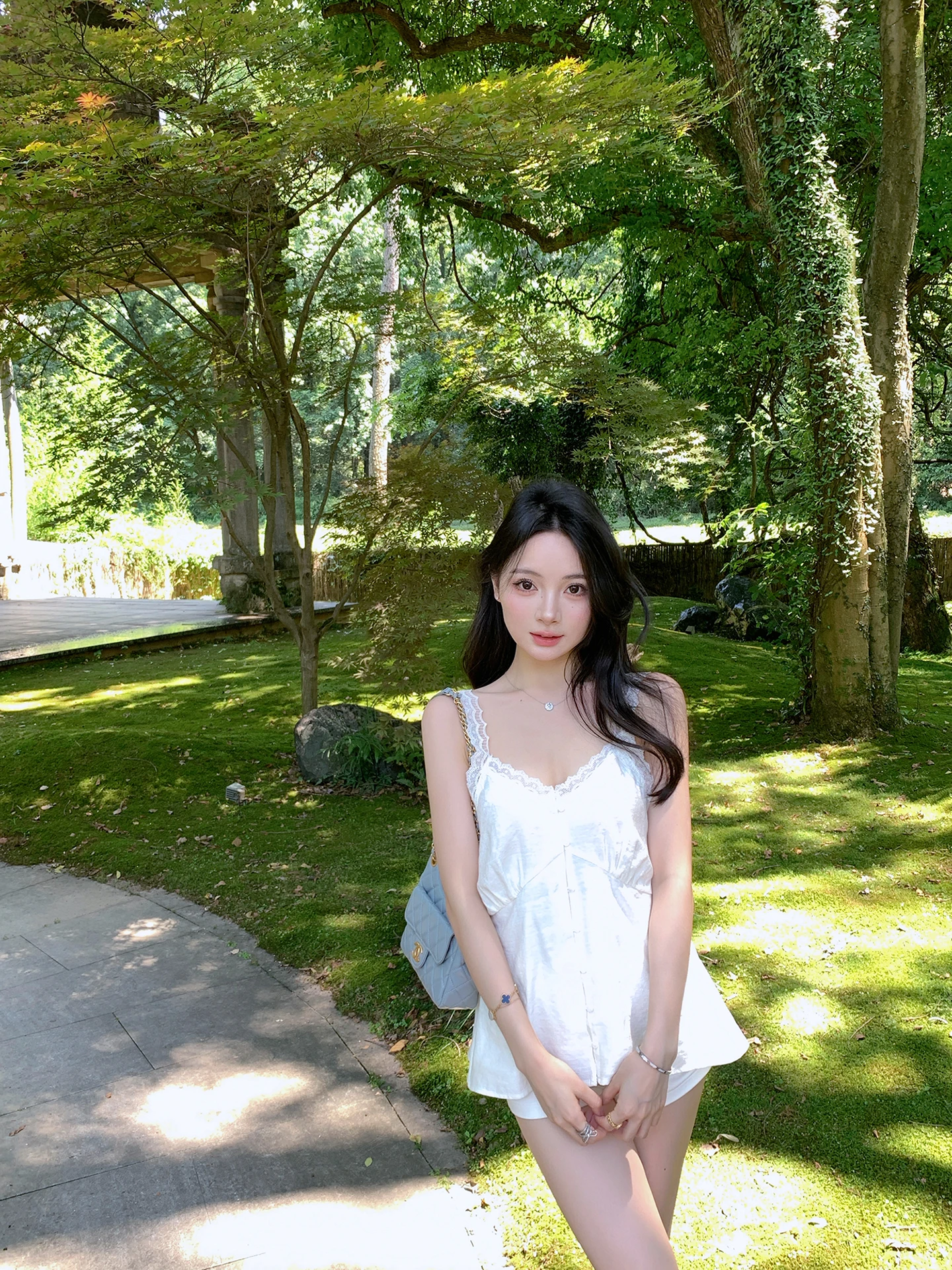 

Женский летний топ-жилет ZhouYeye с кружевными вставками и открытыми плечами, модель 2025V, однотонный, в стиле Sweet Sle, для повседневной носки