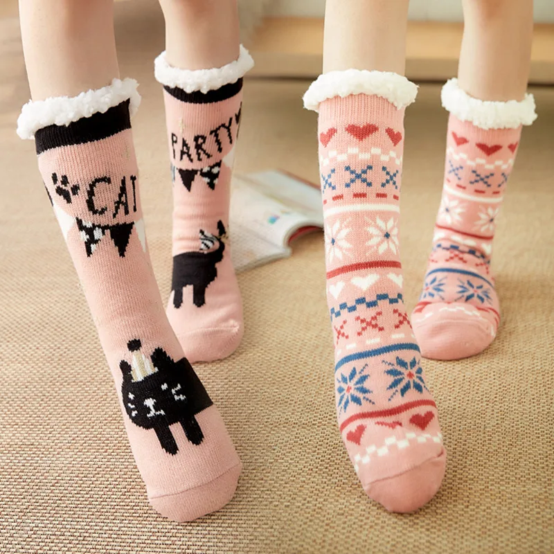 Calcetines cálidos de felpa suave para mujer, zapatillas de piso sin agarre, calcetín corto, peludo, esponjoso, ciervo, alce, patrón de gato, regalo de Navidad, Invierno