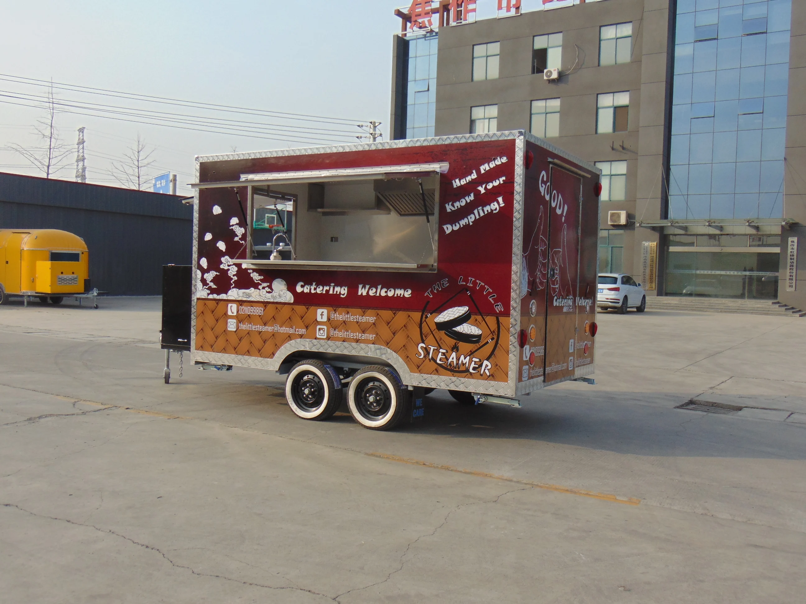 

Полнофункциональный мобильный фудтрак для гамбургеров и хот-догов с раковиной и грилем для барбекю