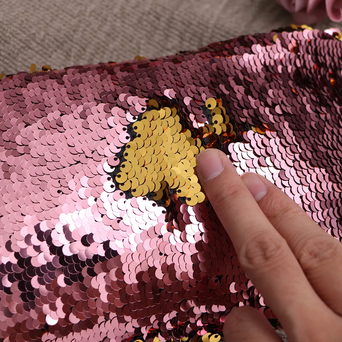 

Sequins Waist Bag for Women Double Color Fany Pack Exquisite Design Smooth Zipper Portable Comfortable Wear Outdoor Activities