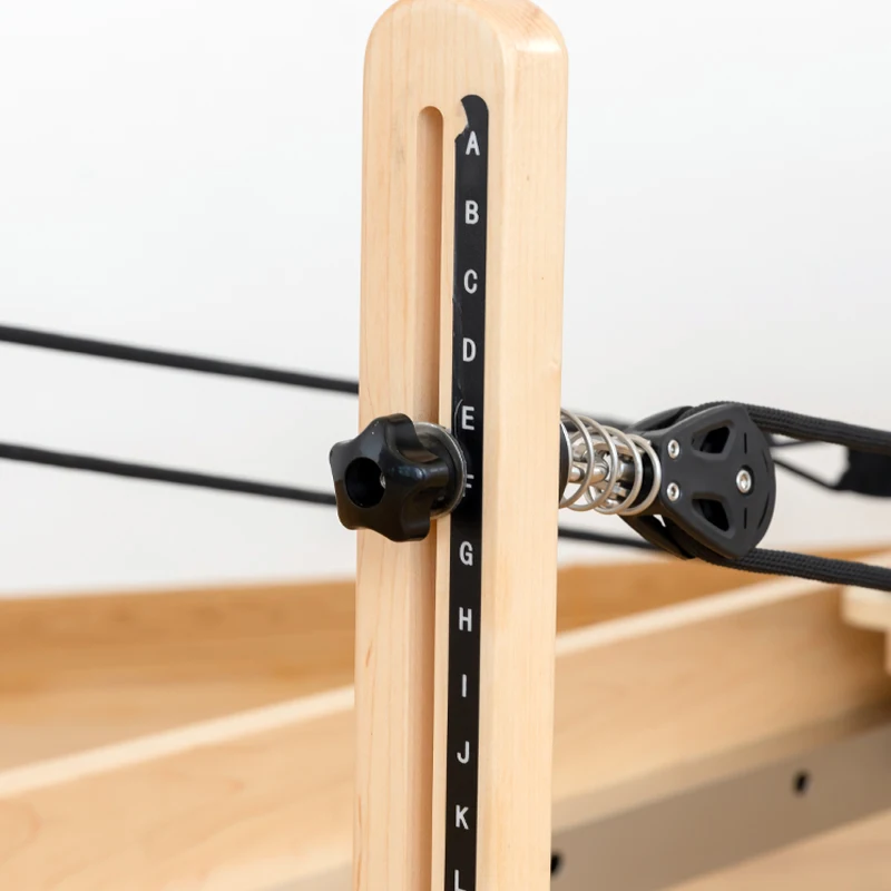 

High Quality Adjustable Maple Pilates Reformer for Home Gym Fitness Equipment or Studio Use Focused on Body Health
