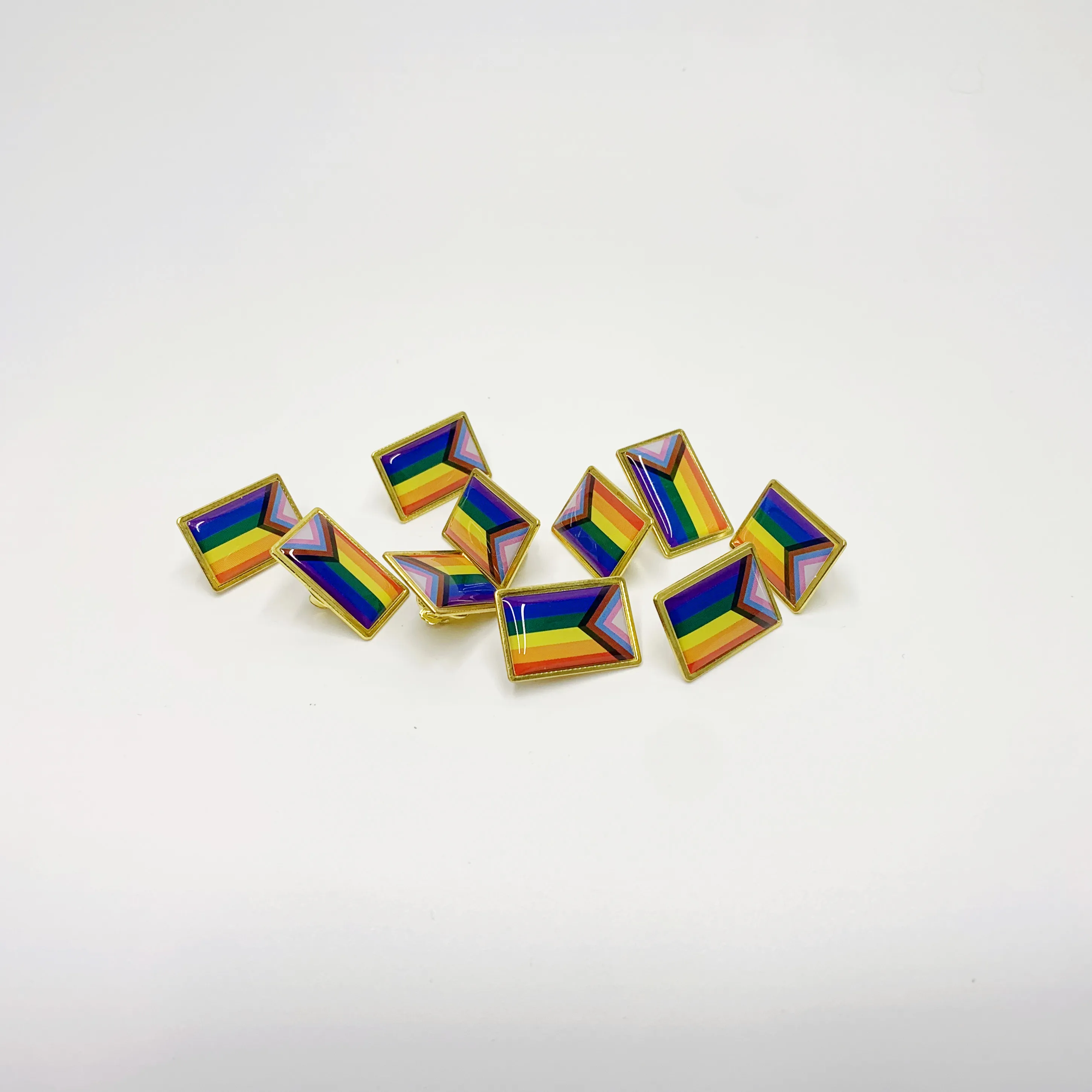 100 قطعة معدنية مثلي الجنس مستطيلة التقدم فخر دبوس قوس قزح مثلي الجنس العلم LGBTQ شامل التقدمي دبابيس التلبيب للملابس على ظهره