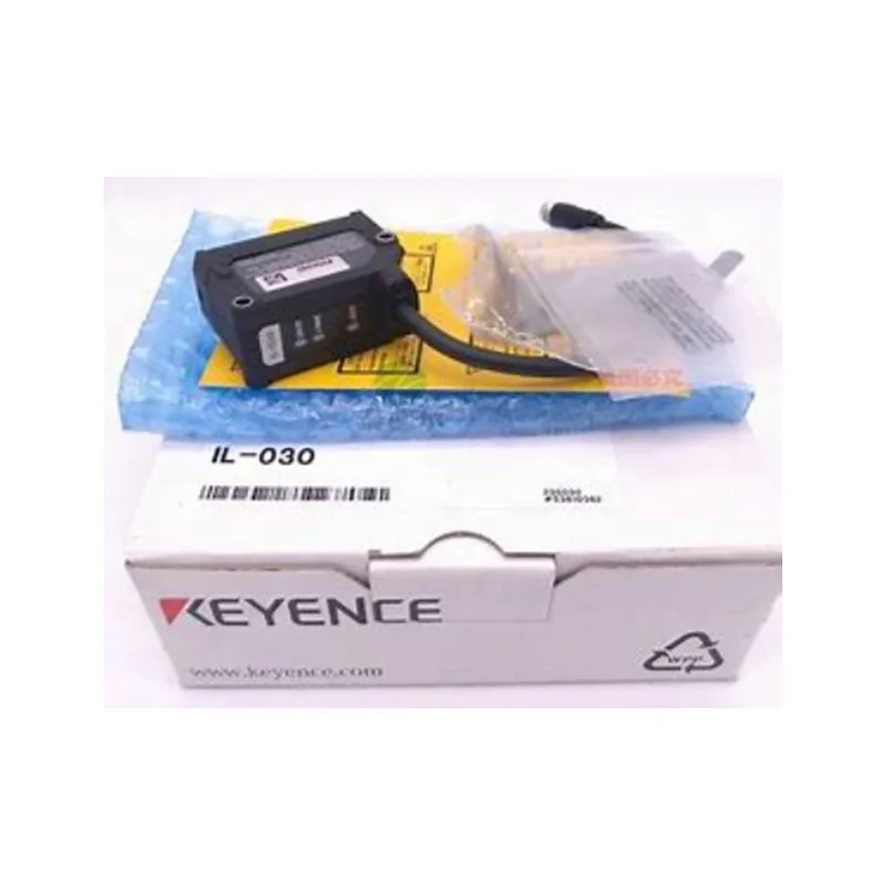 KEYENCE  IL-030  CMOS Multi-Function Analogue Sensor