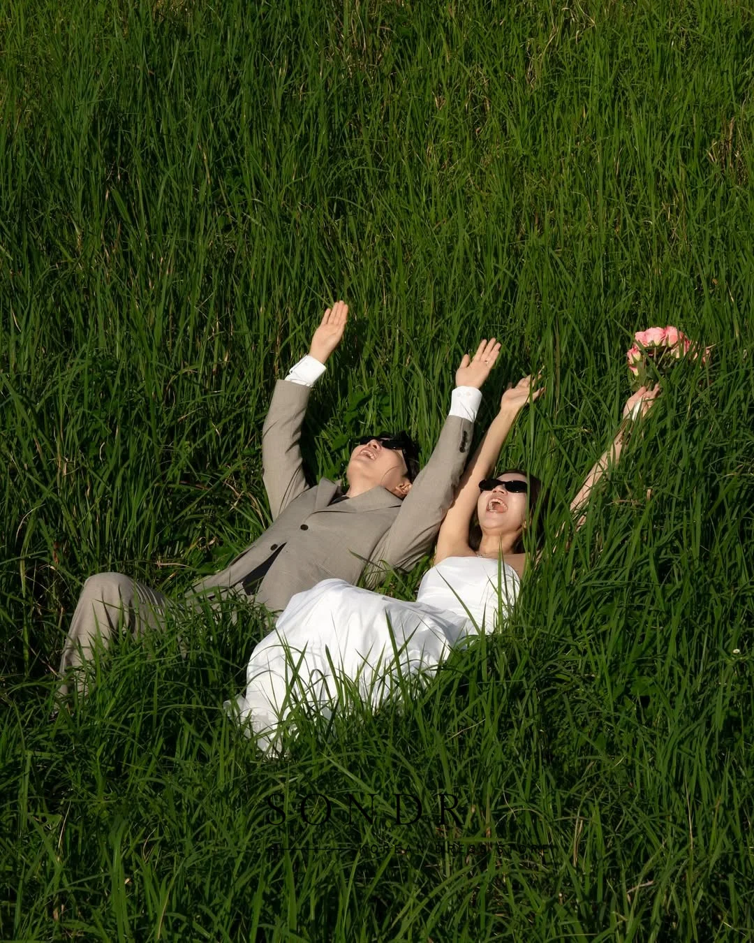 Sondr 심플한 한국 웨딩 드레스 스트랩리스 야외 신부 파티 드레스 맞춤형 우아한 신부 사진 촬영 드레스