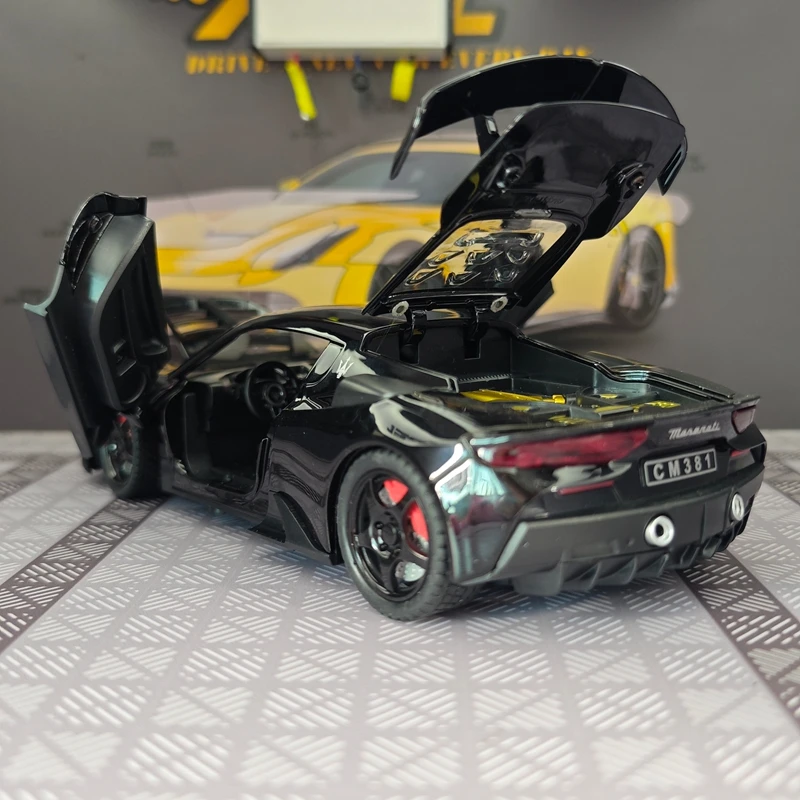 Modelo de coche de aleación Maserati GT2 a escala 1:24, puertas y capó del motor se pueden abrir, sonido y luces, regalo.