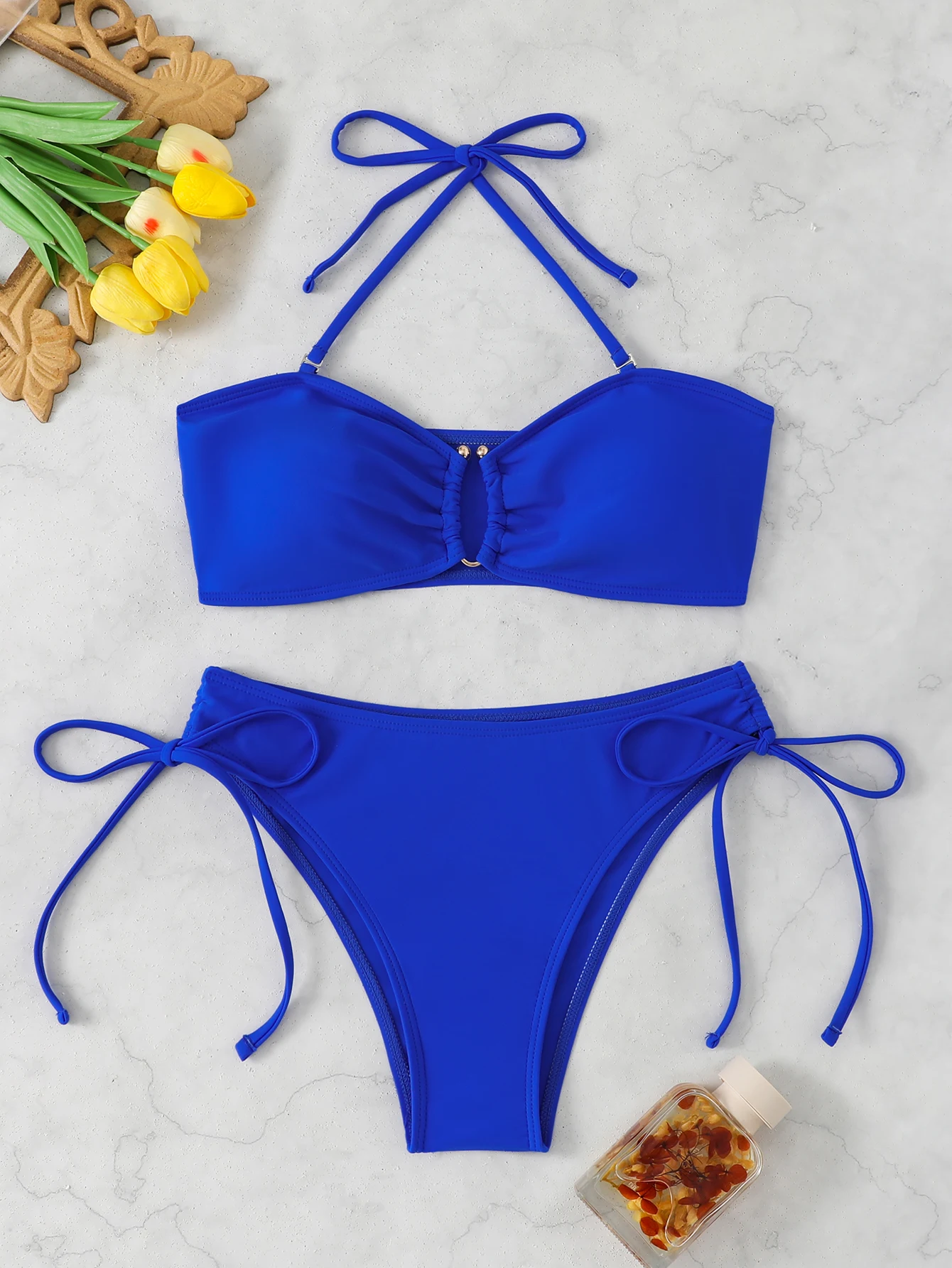 

Women's Plain Color Metal Accessory Halter Bikini Swimsuit, Two-Piece Bathing Suit, Stylish Swimwear for Beach and Pool