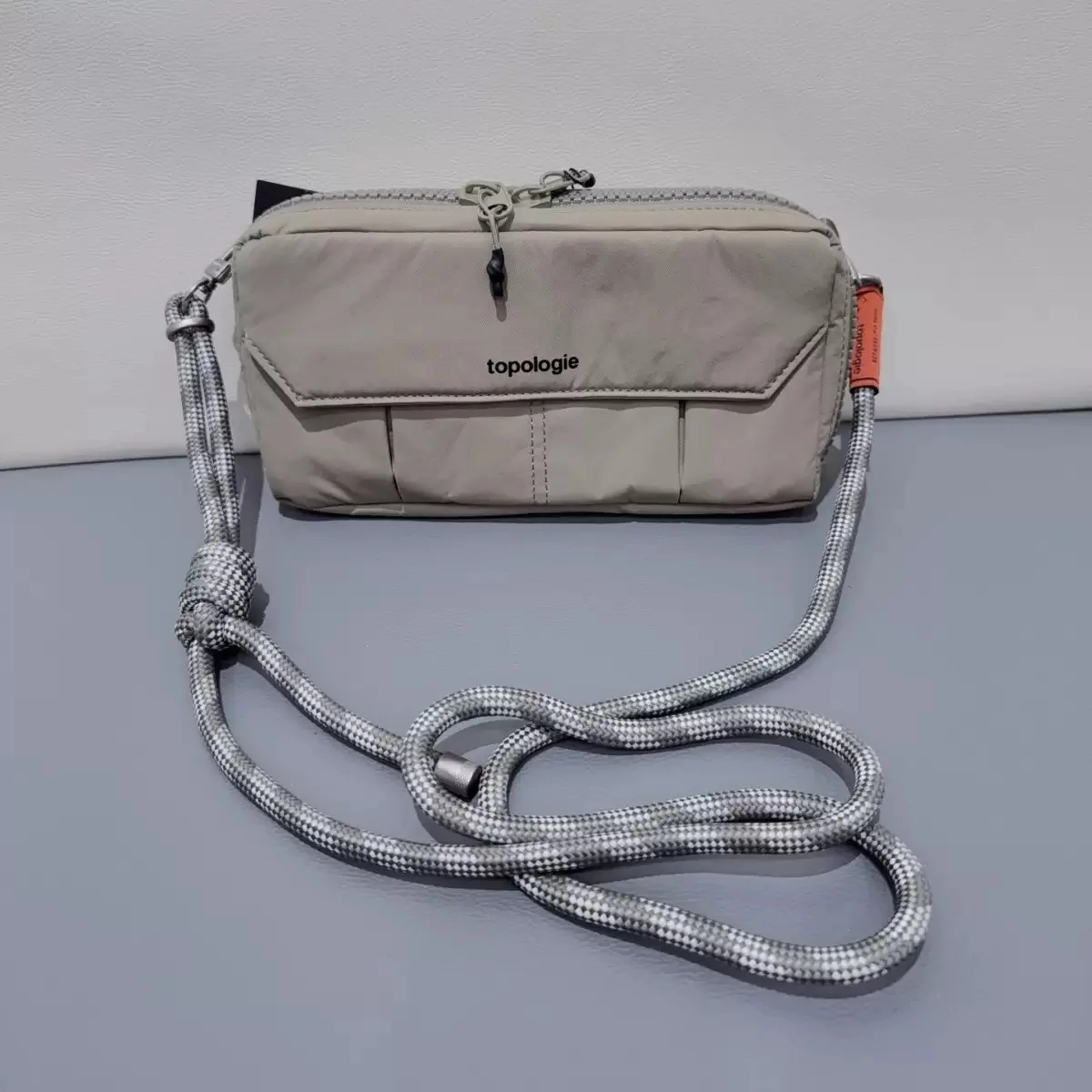Large Capacity Nylon Sports Crossbody Bag Unisex Lightweight Multi-Functional Shoulder Bag Fashionable All-Match Design