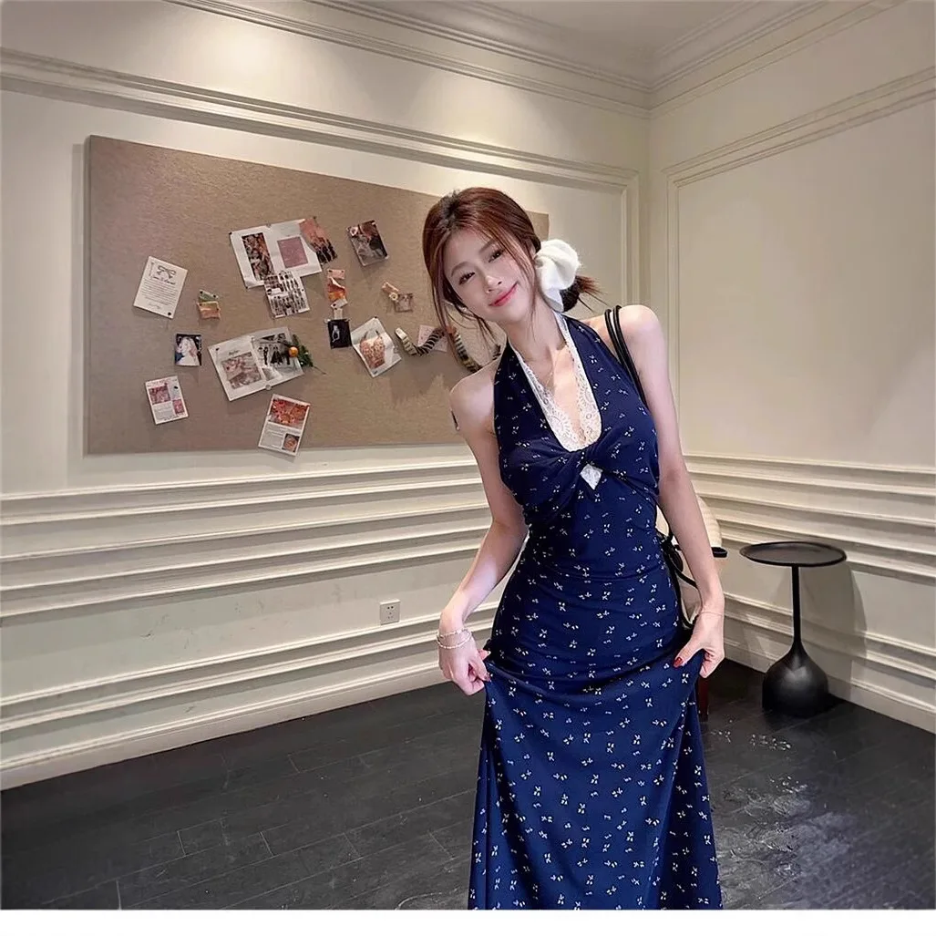 

2025 Summer New Women's Fashion French Blue Floral Neck Dress Slim Sleeveless Temperament Hip Dress