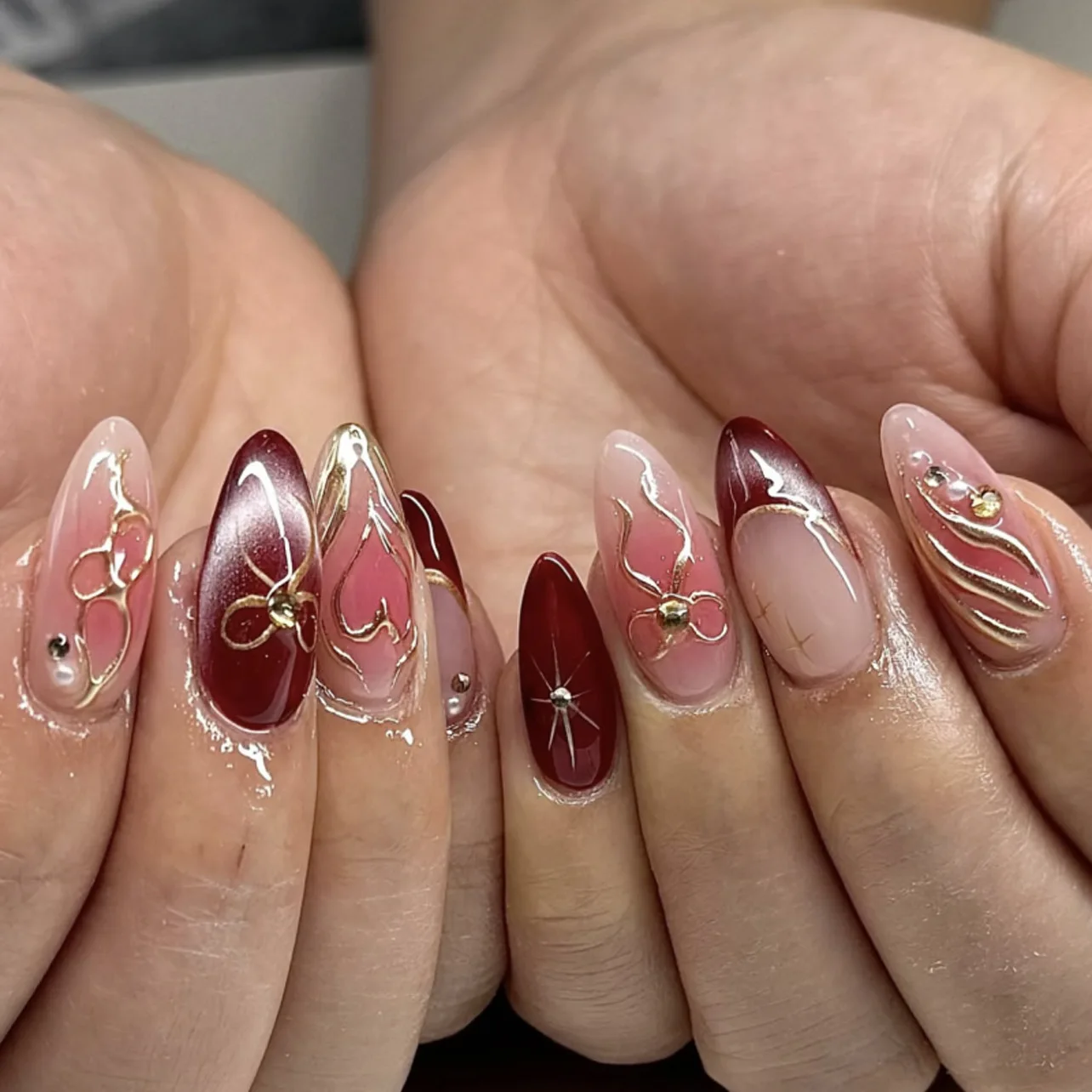 24Pcs Short Almond Fake Nails Butterfly Wings Nail Art with Glue Glitter Flower False Nails Acrylic Autumn Winter Press on Nail