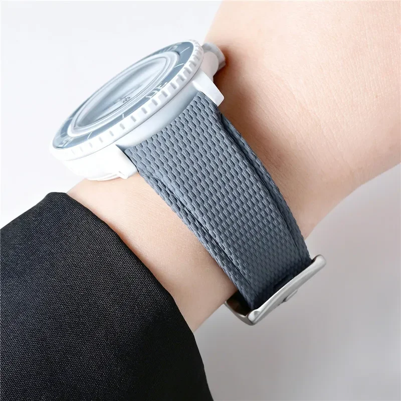 FKM Gummi-Uhrenarmband 18/19/20/21/22/23/24mm Gebogenes Ende Schnellverschluss Wasserdichtes Fluorkautschuk-Armband für Omega Swatch MoonSwatch – Detail 10