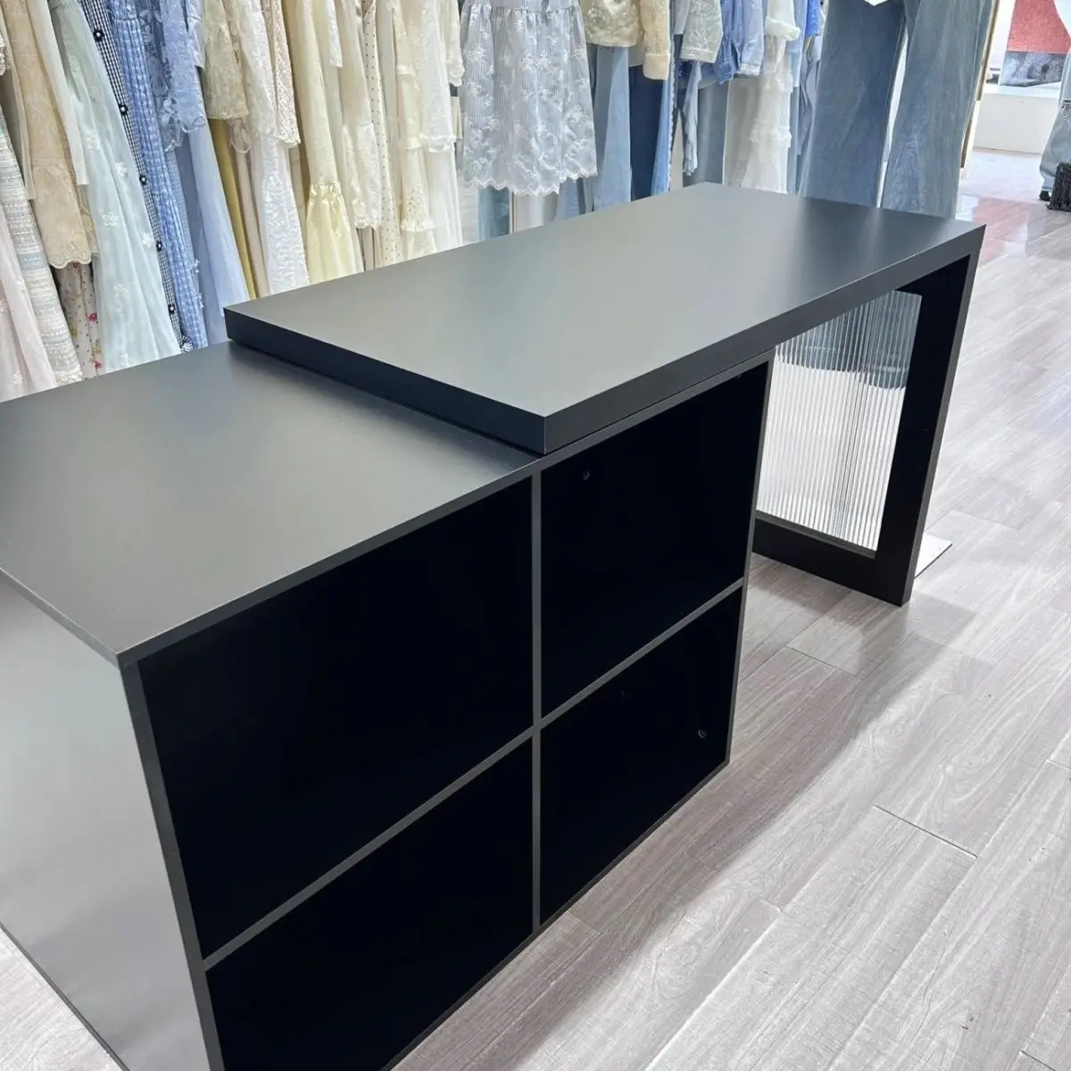 Paint-free matte black retractable clothing store Nakajima stand display stand women's clothing ornaments placed lockers