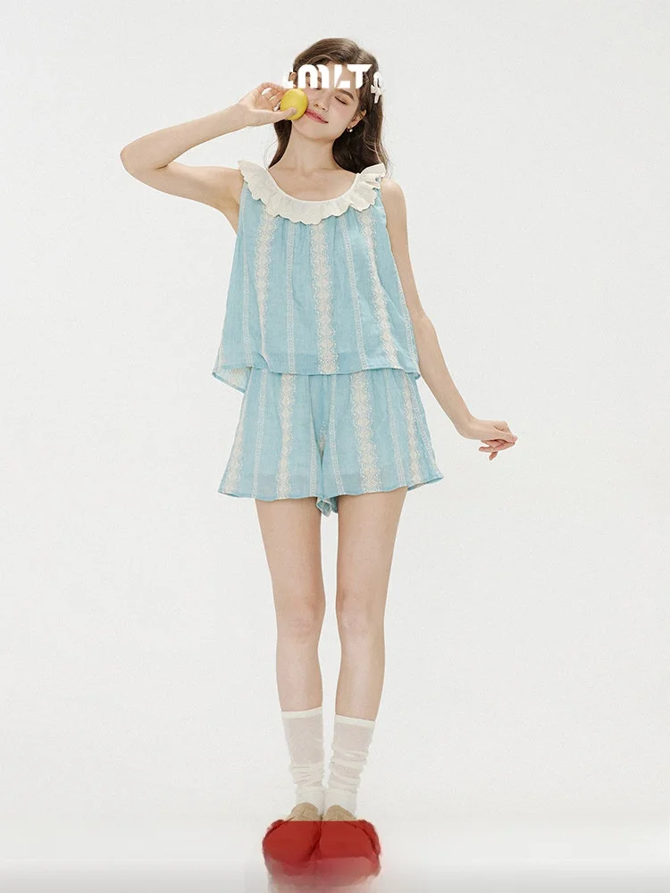 

Wu Dan Ma Rain Lane Daisy Sporty Two-Piece Set Sleeveless Top Shorts Combo Casual Style V-Neck Winter Wear for Women