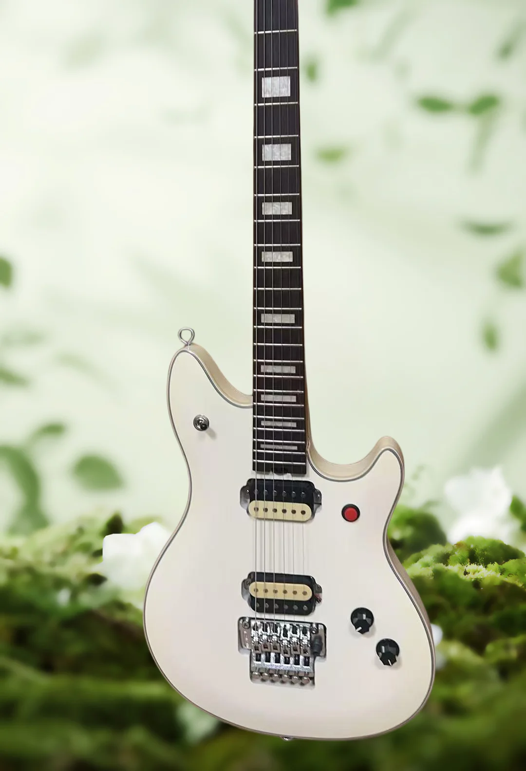 

Новая гитара Special E Signature цвета слоновой кости с тремоло-механизмом Floyd Rose и красными ручками, отличное звучание.