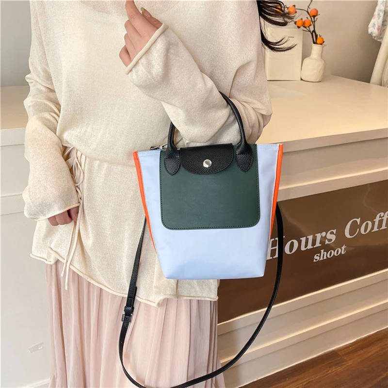 

Шикарная сумка-мессенджер из веганской кожи — женская легкая сумка через плечо с несколькими отделениями и современным дизайном