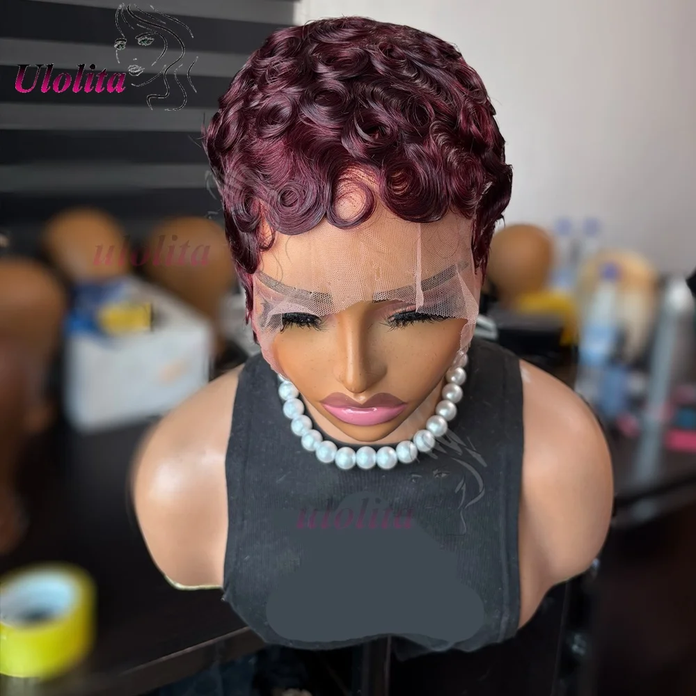 Premium Lockige Pixie-Cut 13x4 Lace Frontal Perücke aus Echthaar 99J 180% Dichte Kurze 6 Zoll geschichtete lockige Perücke ohne Klebstoff für Frauen – Detail 6