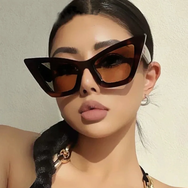 

New Large Frame Triangle Cat-eye Sunglasses Europe And The United States Fashion Personality Catwalk Sunglasses Female Cross-bor