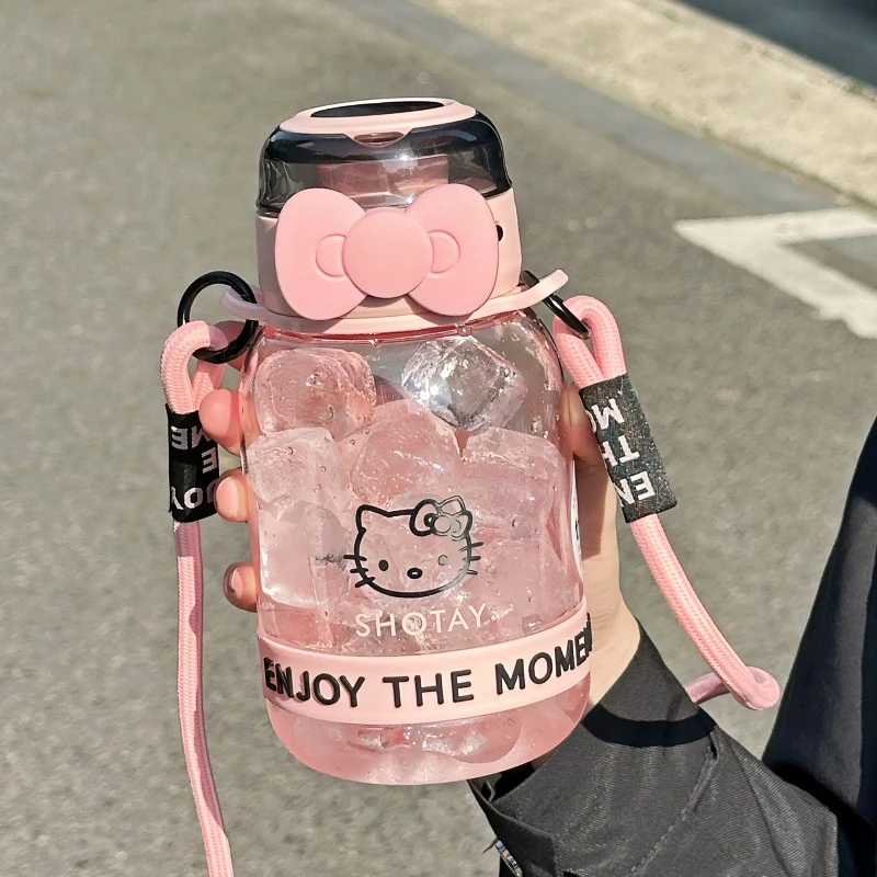 700ML Butelka na wodę Sanrio Hello Kitty o dużej pojemności Uroczy przenośny kubek na wodę ze słomką do uprawiania sportów na świeżym powietrzu