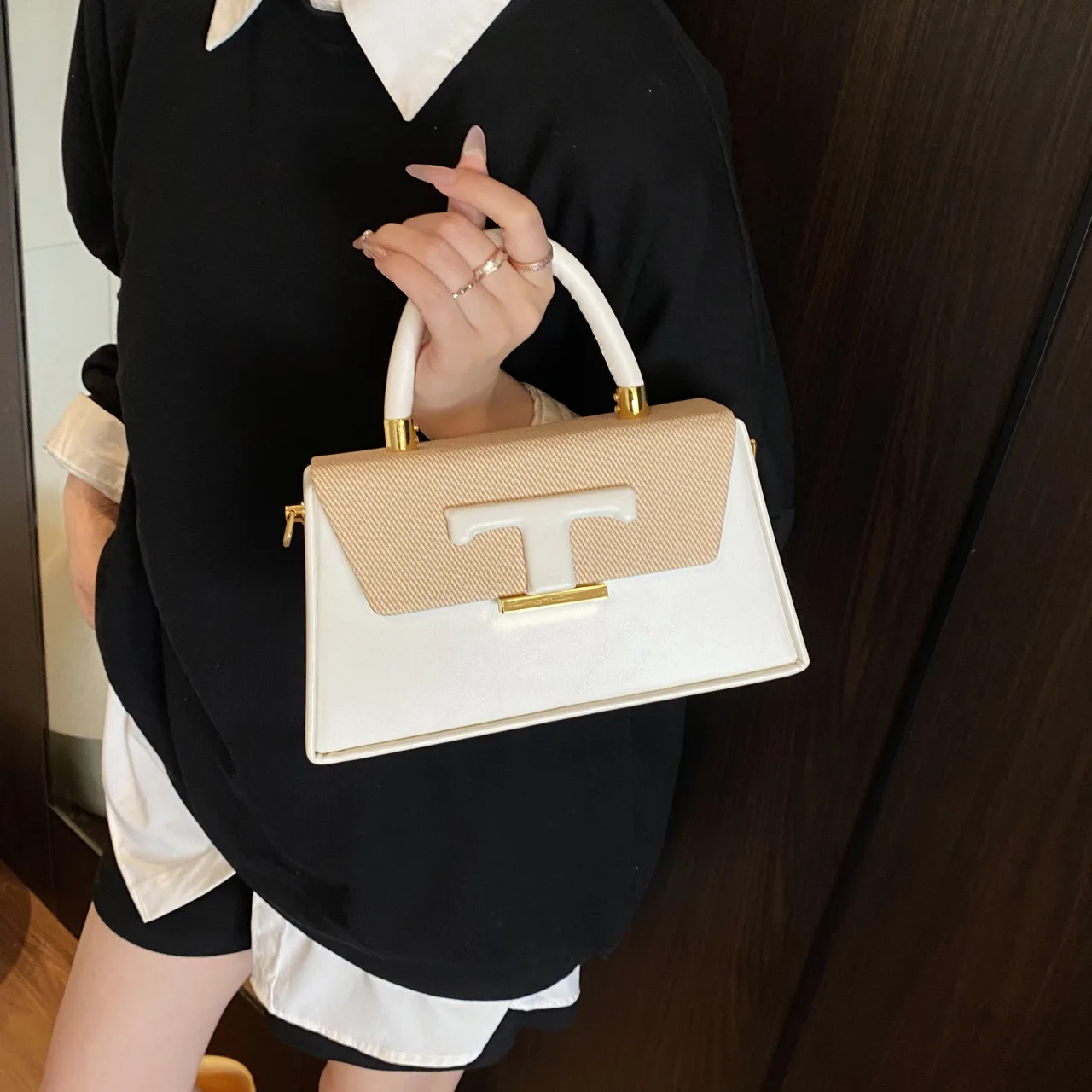 

Vintage-Inspired Square Bag for Women, Structured Crossbody & Top Handle Purse, Retro Chic Shoulder Bag, Elegant Daily Purse