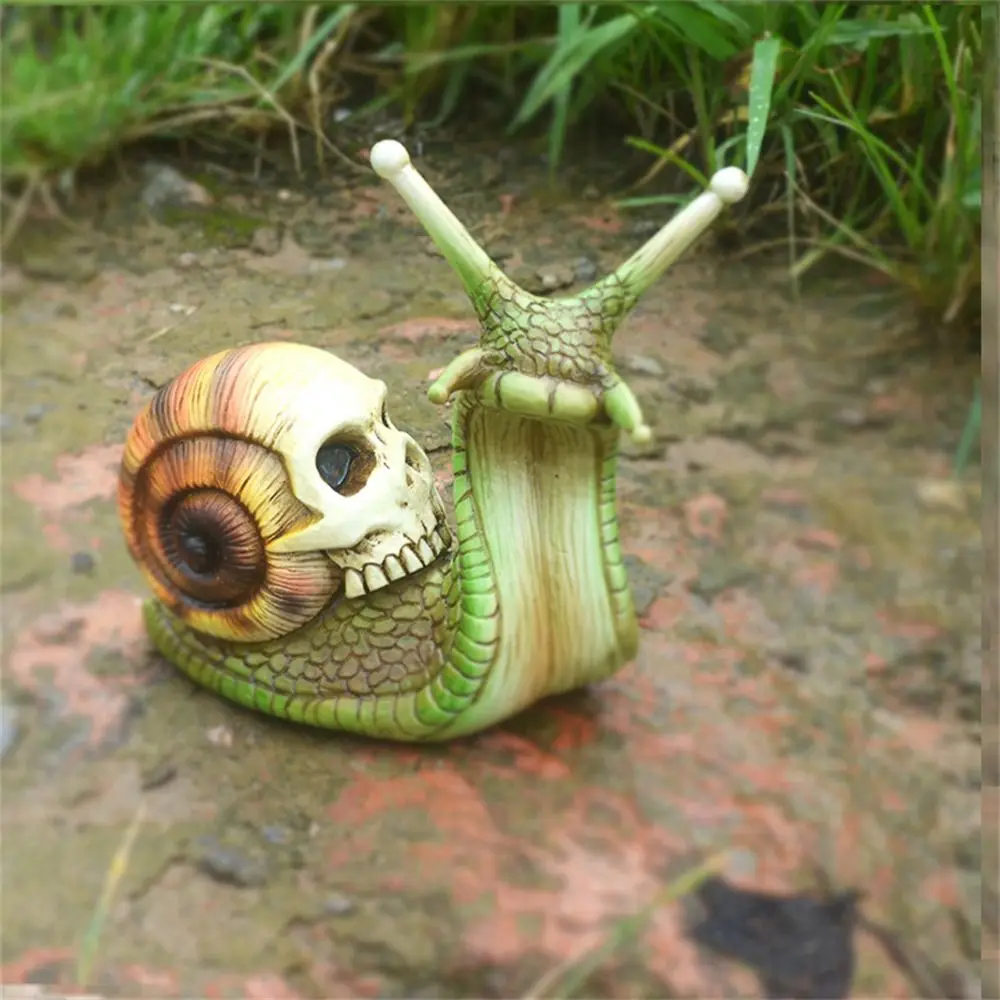 Fashion Halloween Outdoor Garden Statue Gothic Snail Skull Sculpture Resin Crafts for Home Garden Patio