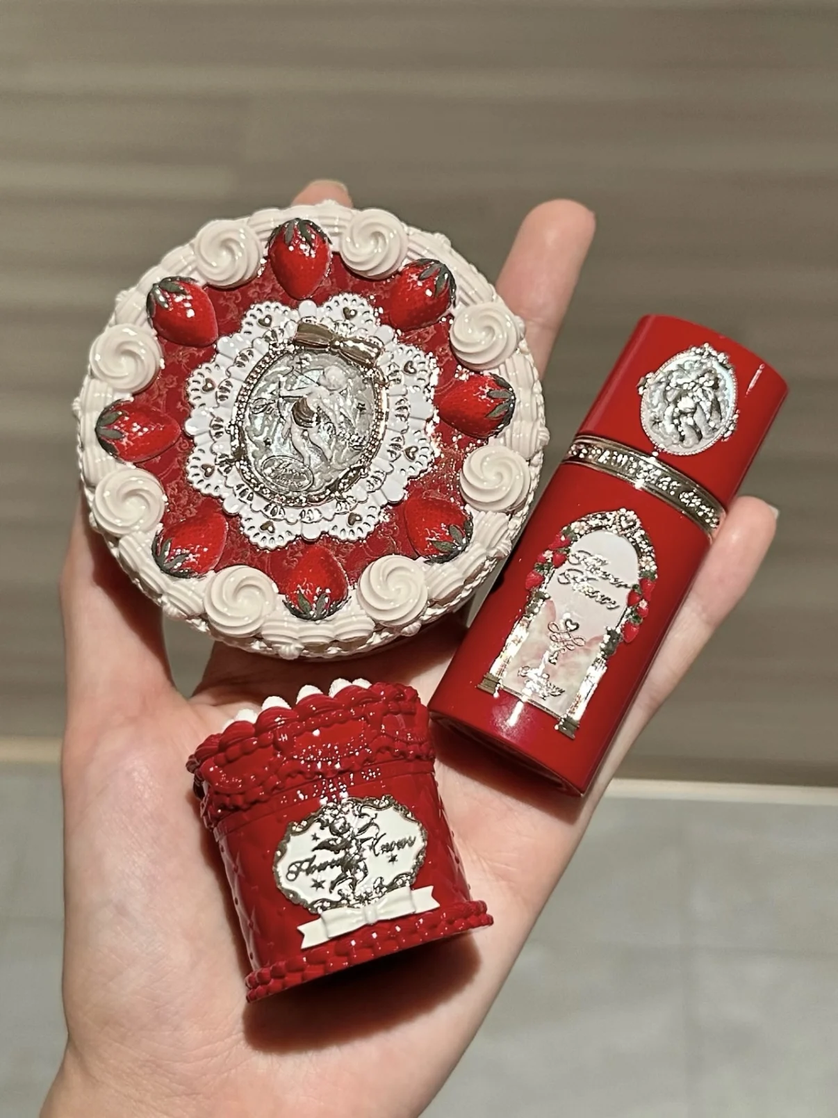 Fower sabe morango cupido conjunto de cosméticos batom blush configuração pó presente especial para menina festival de natal