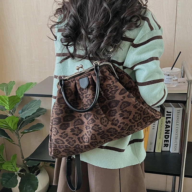 Oxford Solid Color Hasp Large Capacity Backpacks High Quality Design Sense Shoulder Bag Korean Style Versatile Fashion Backpacks
