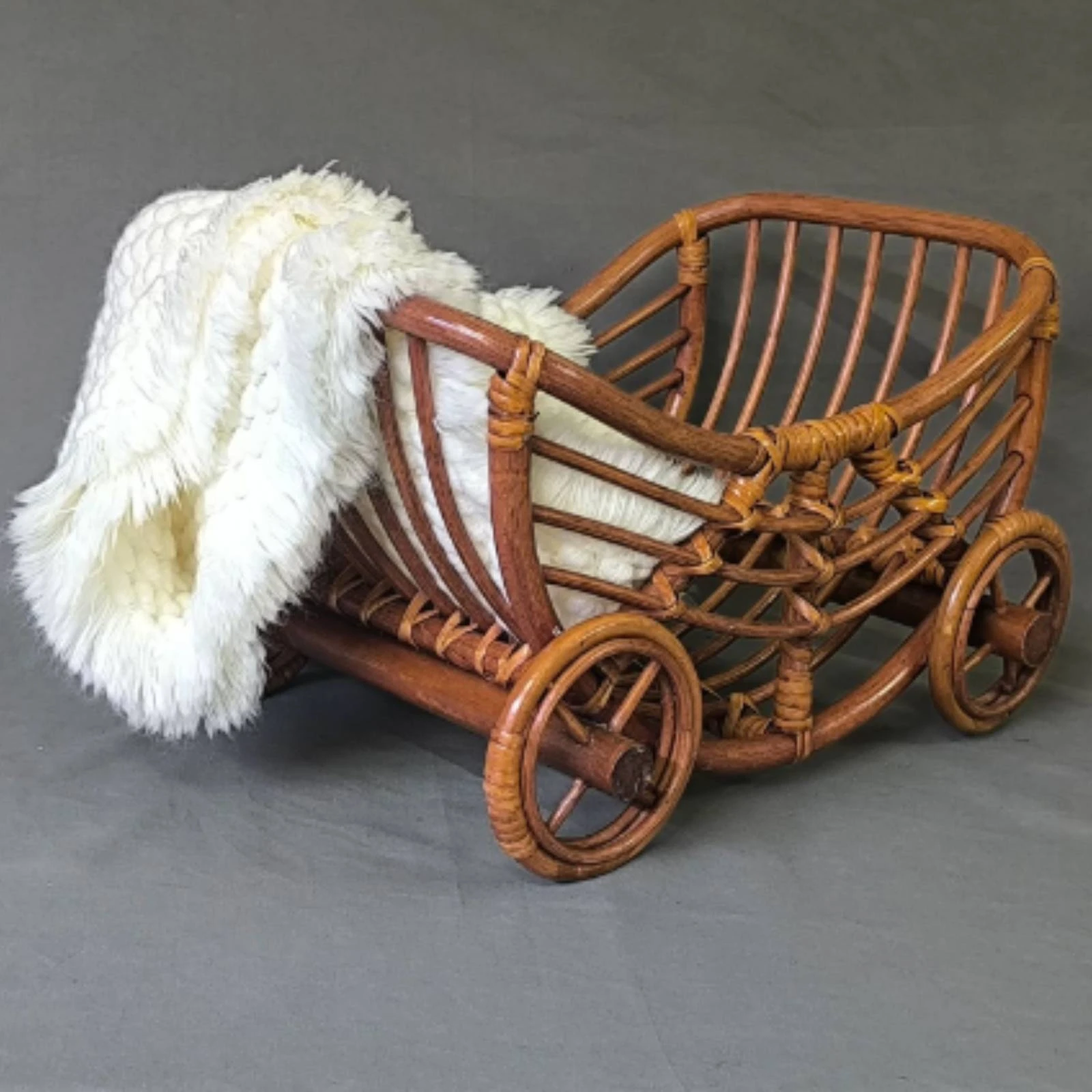 Baby Photo Prop Cart Handmade Wicker Cart with Wheels Photo Prop Basket Hand-Woven Carriage Natural for Photographers