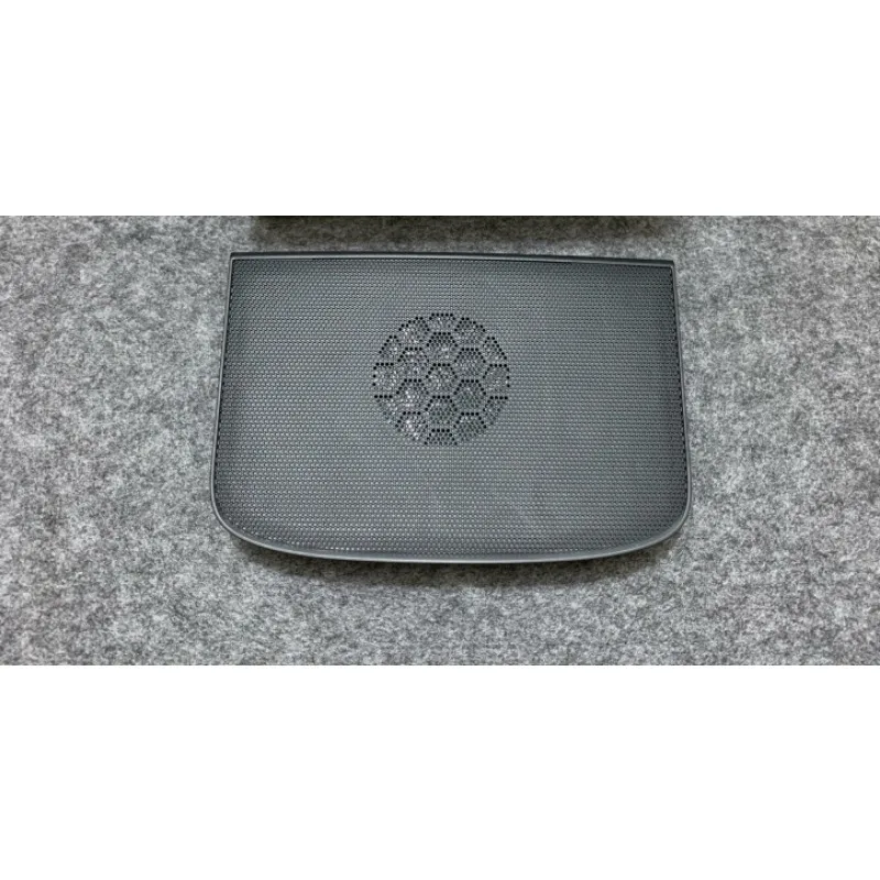 

Для Toyota Crown 2015-2016-2017-2018: решетка приборной панели, накладка на приборную панель, решетка центрального динамика