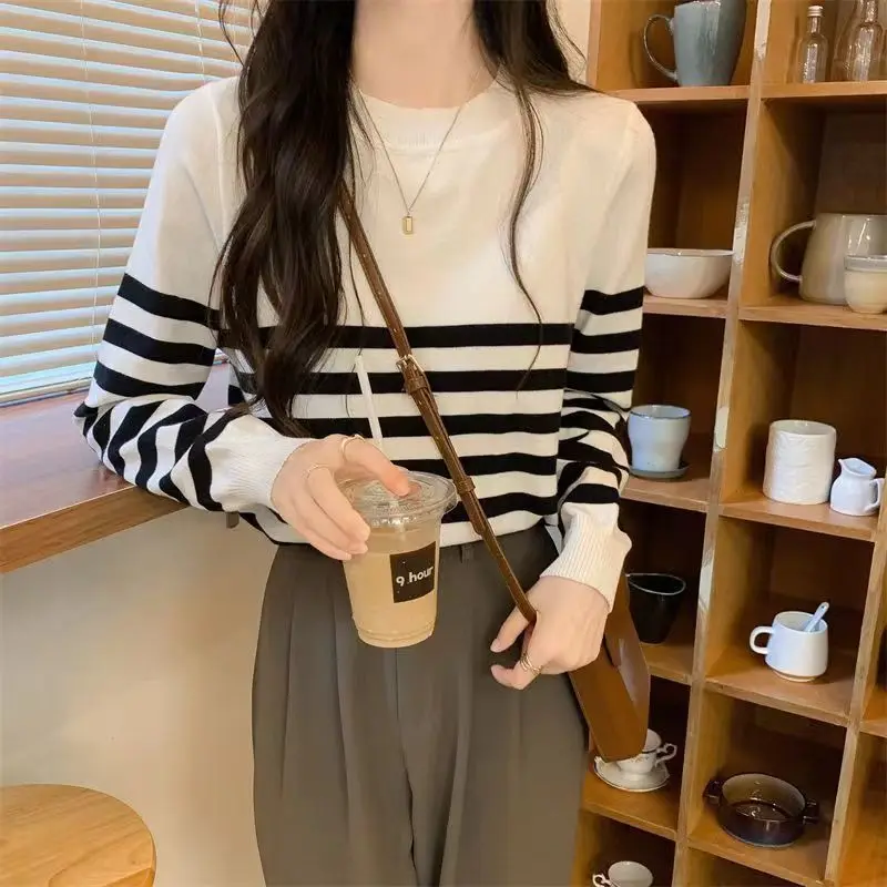 Casual Women\'s Stripe Contrast Knit Sweater Winter Thin O-Neck Loose Retro Elegant Korean Basic Pullover Trend Office Lady Top