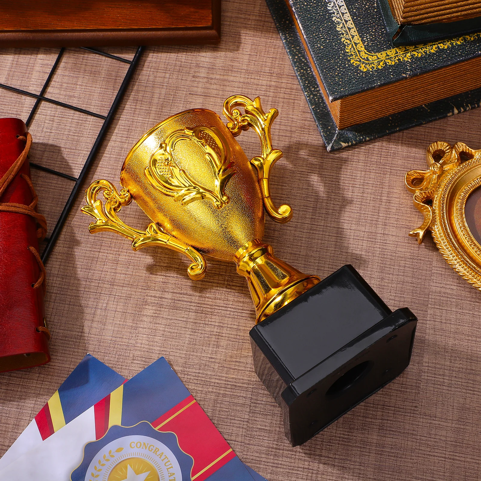 

Plastic Trophy for Award Trophy Cup 's Soccer Winner Prize Game Competition Reward Football Sports Trophy with Base