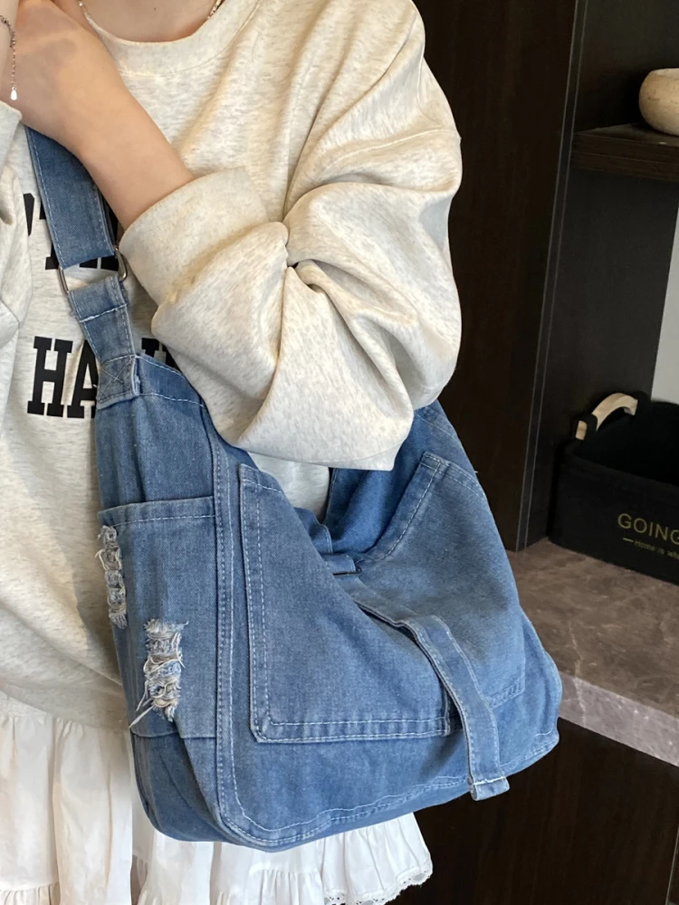 

Women's Large Capaci Casual Lightweight Denim Tote Bag 2025 New Sle Commuter Crossbody Bag for College Students