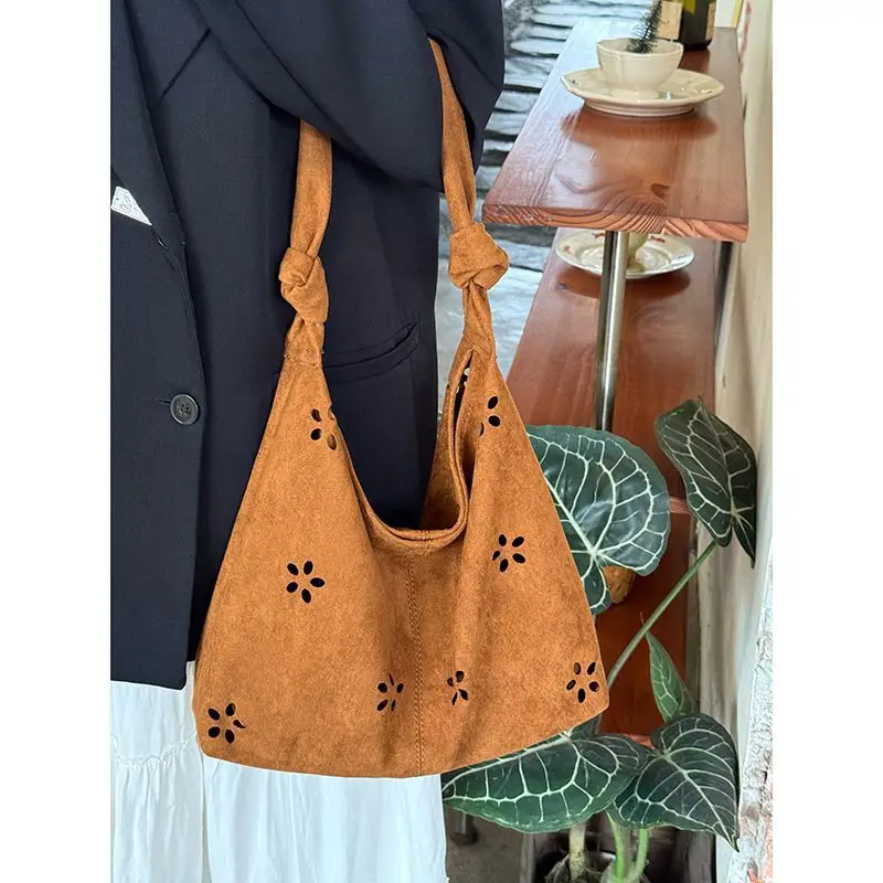 Retro Suede-Like High-Capacity Hollow-Out Tote Bag for Women – 2025 New Release, Elegant and Niche Commuter Shoulder Bag