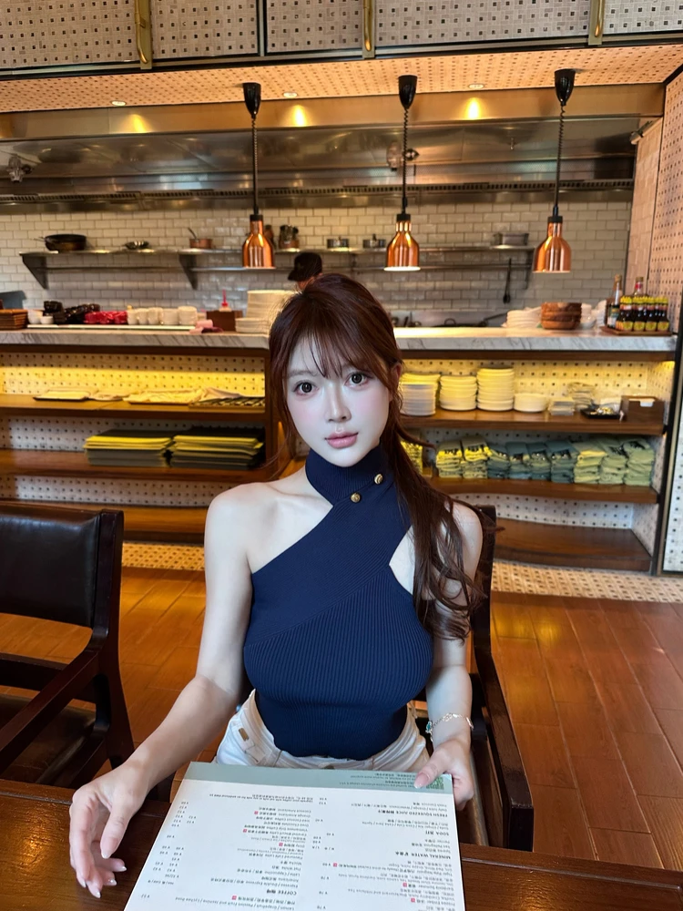 

M900 Neck Hanging Vest Women's Summer New Design Sexy Shoulder Exposure Sleeveless Knitted Short Slimming Top Asymmetrical