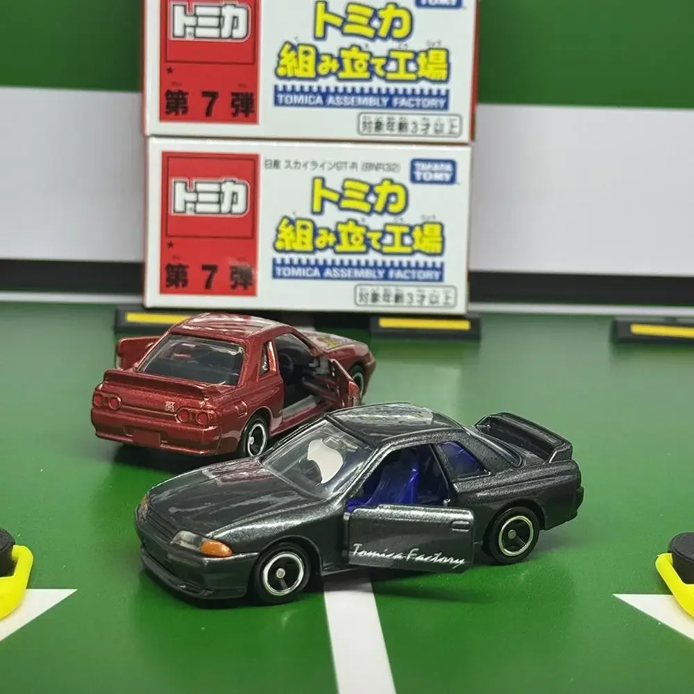 TAKARA TOMY TOMICA die-cast car model, the seventh release in the Nissan Workshop series, features the GTR