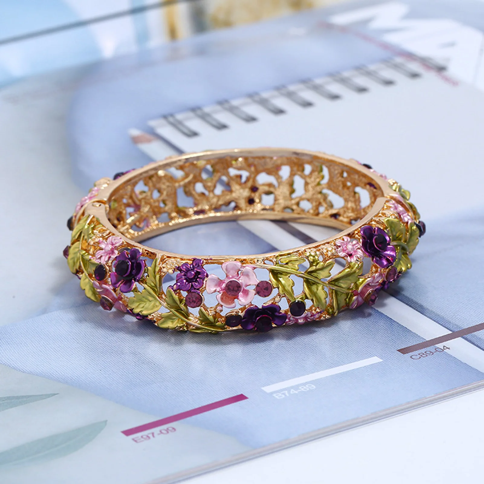 Woman Vintage Bangles Handmade Colorful Metal Flower Bracelets for Mom Grandma Sister Girlfriends Birthday New Year Party Gifts