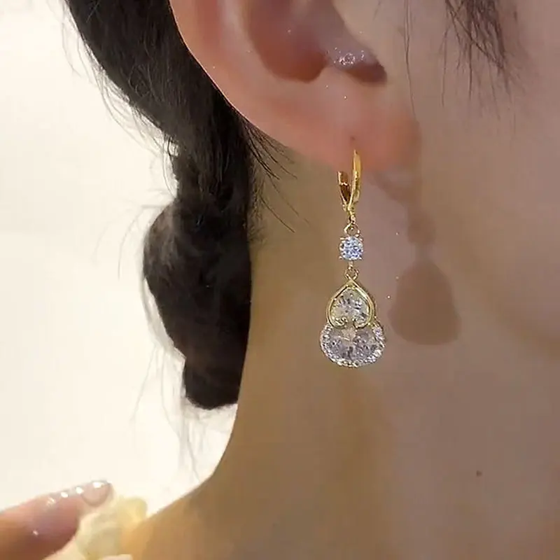 Trend Luxury with a touch of elegance Grand and imposing  Fashion Subtle design sense Exquisite  Set with diamonds Gourd Eardrop