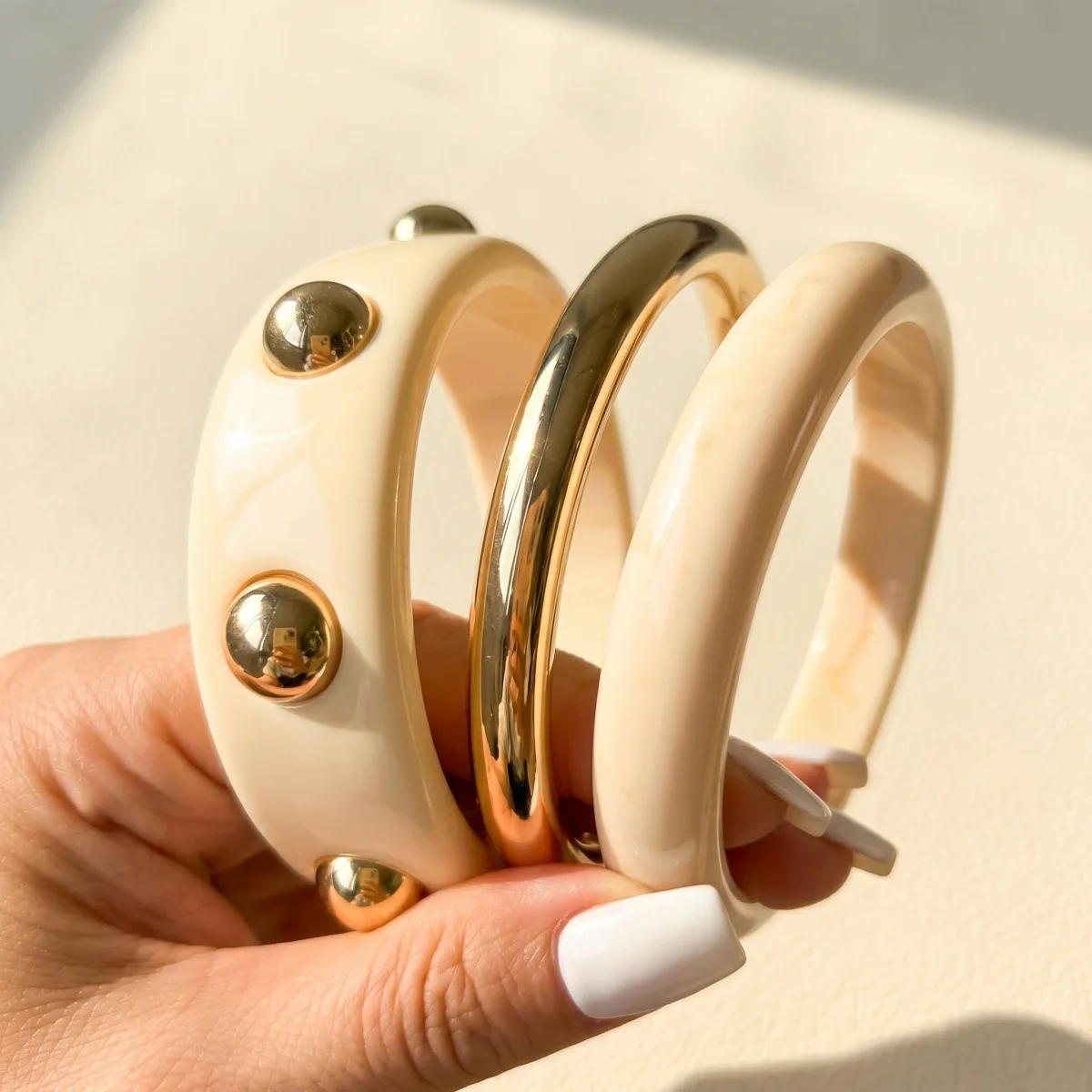 3Pcs/Set Punk Hip Hop Inlaid Gold Color Beads Translucent Coffee Resin Acrylic Bangles Metal Bangle for Women Bracelet Jewelry