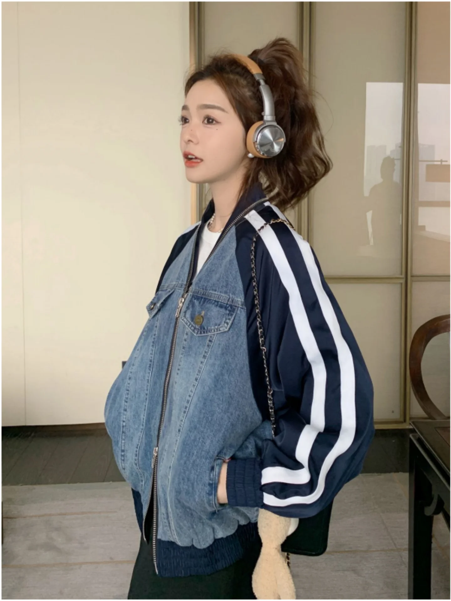 

Женская джинсовая куртка-бомбер больших размеров (300 Pou) с пэчворком, весенне-осенняя, повседневная, ветрозащитная, на молнии, с декоративными элементами.