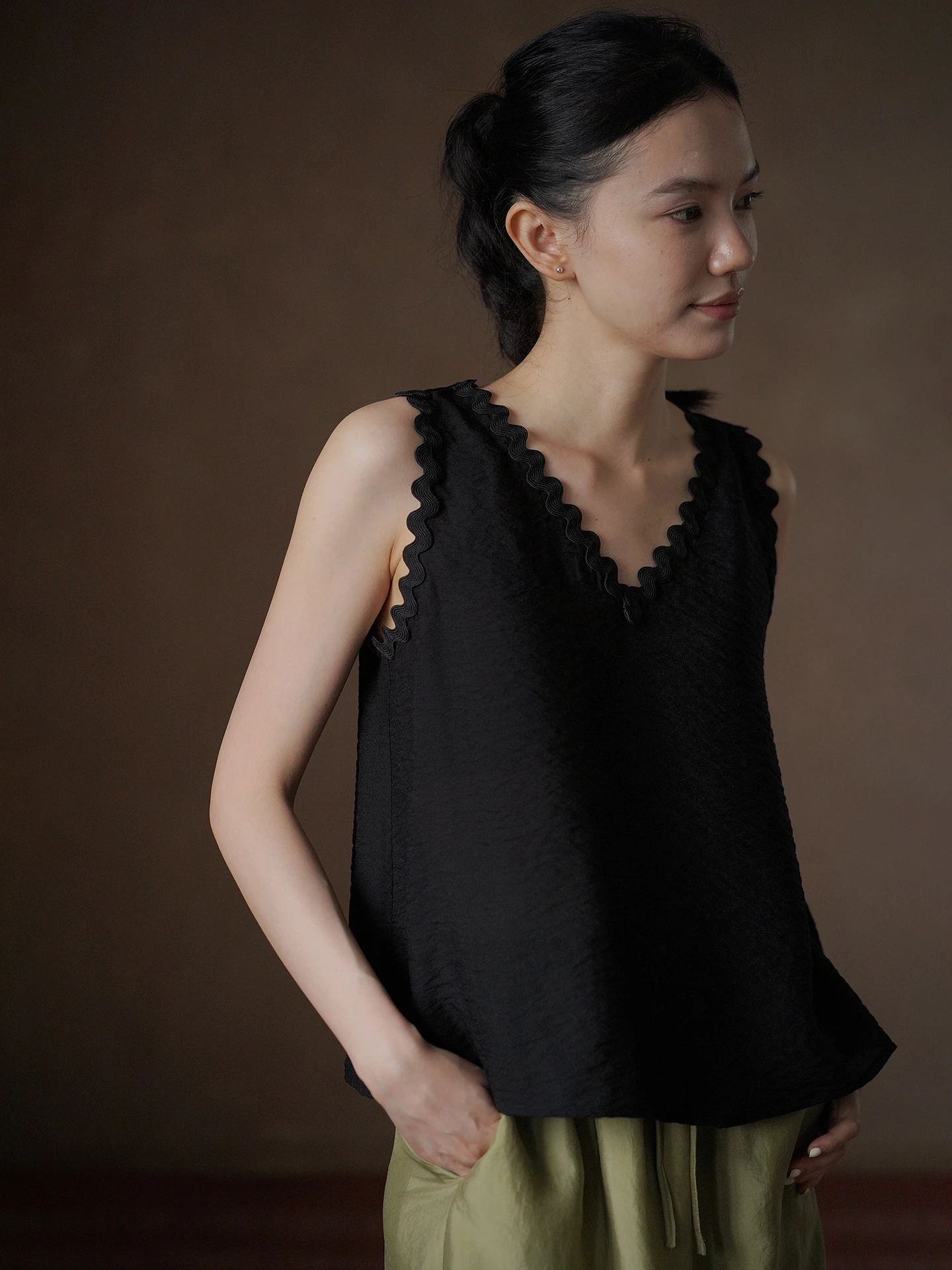 Hacikis Miss Elegant V-neck Loose Silk Blend Camisole Women's Commute Inner Wear Top City Walk Casual Daily Young Girl