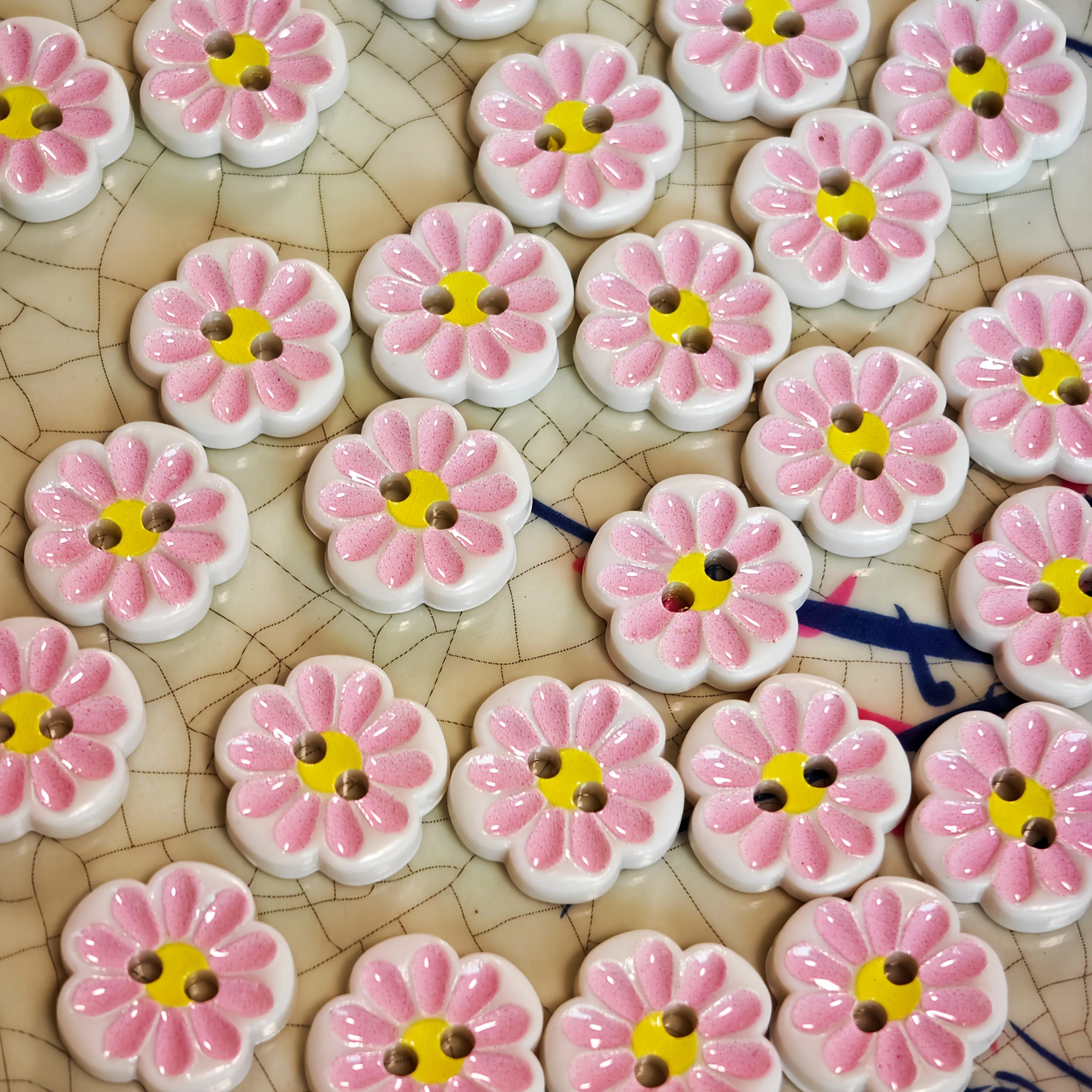 20pcs Pink Floral Two-Eyed Sunflower Resin Buttons Creative Handmade Decorative Buttons