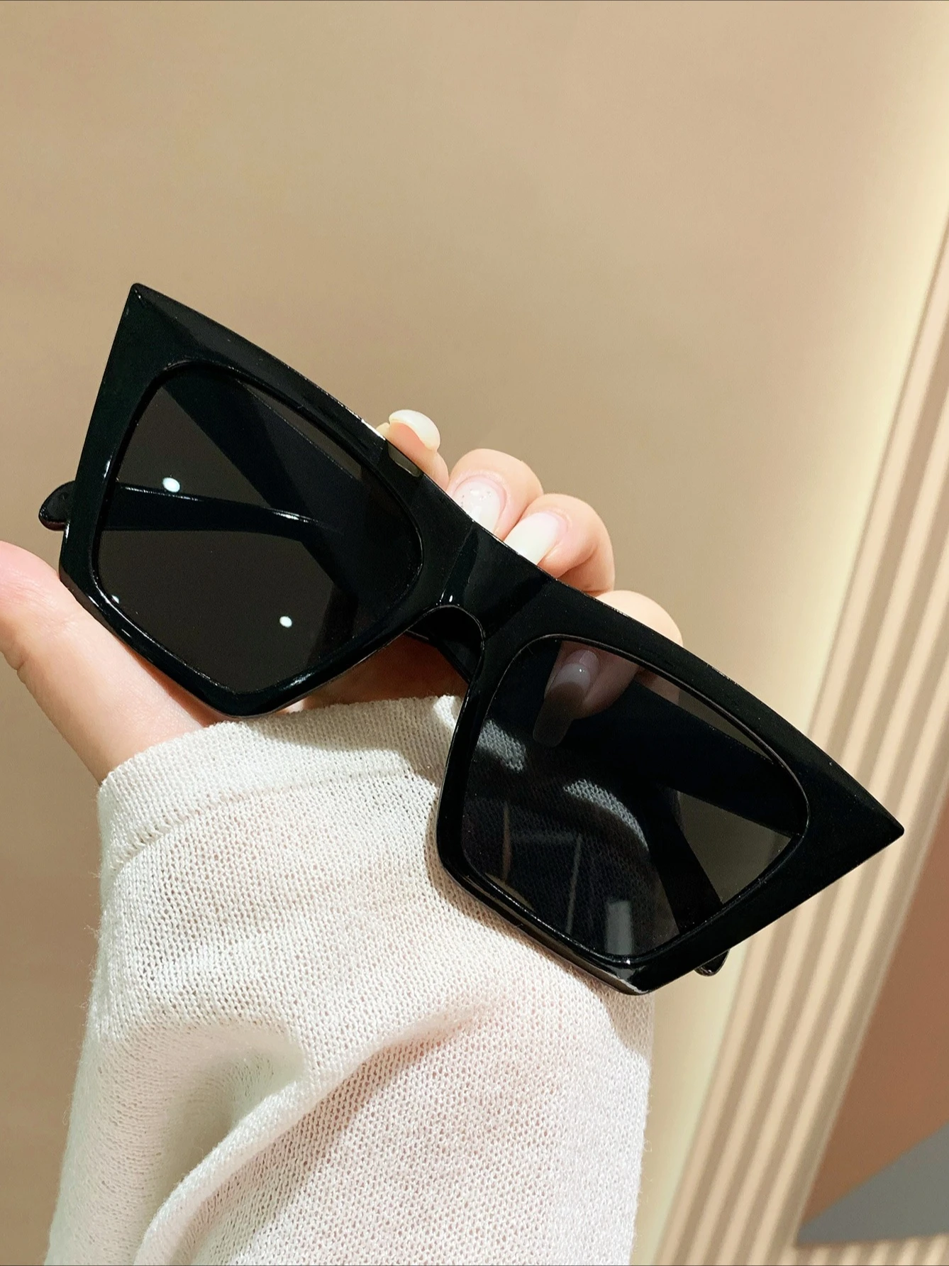 نظارات شمسية جديدة أنيقة وعصرية بإطار مربع ومتعددة الاستخدامات للجنسين.