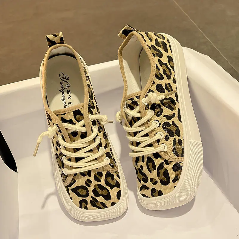 Ugly Women Flats Cute Autumn and Spring Flat Shoes Women Leopard Print Lace Up Women Casual Shoes